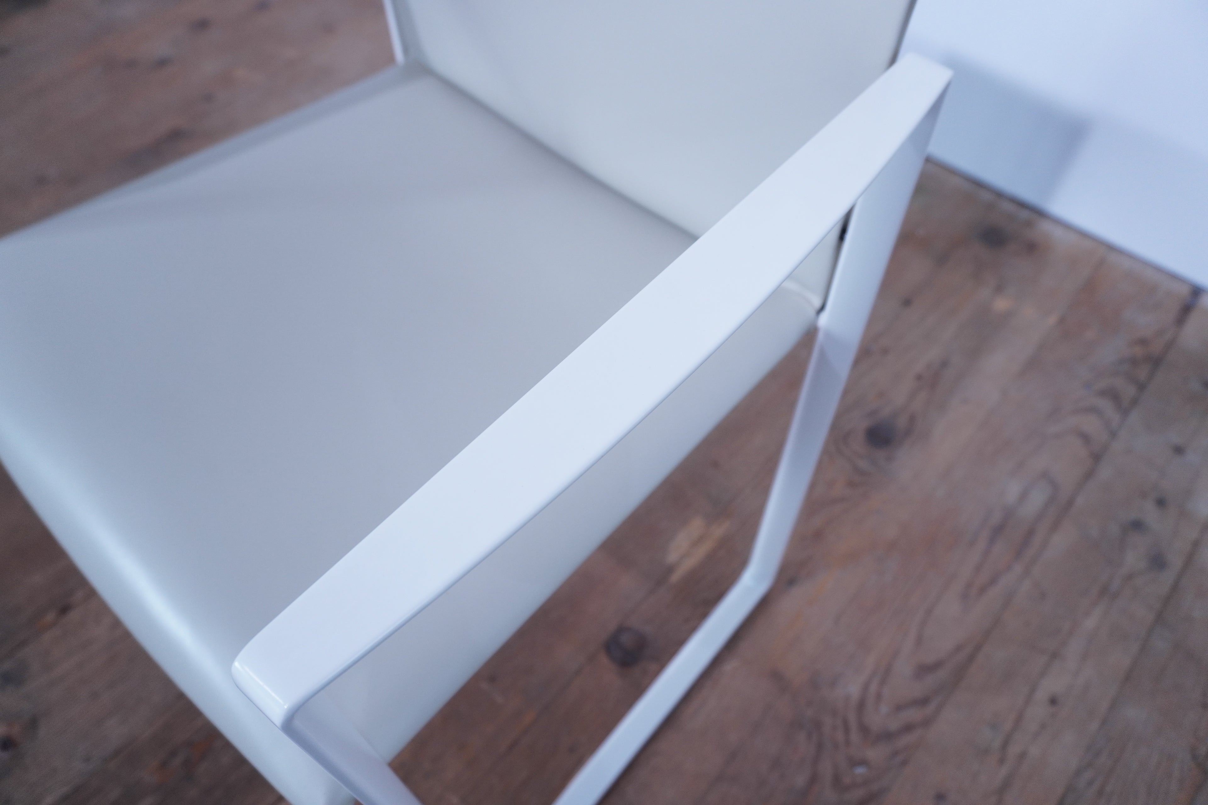 Cassina Eve Designklassiker Esszimmerstuhl Leder elfenbein