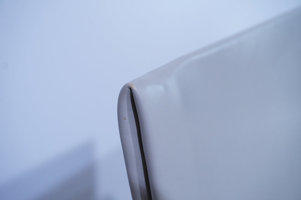 Cassina Eve Designklassiker Esszimmerstuhl Leder elfenbein