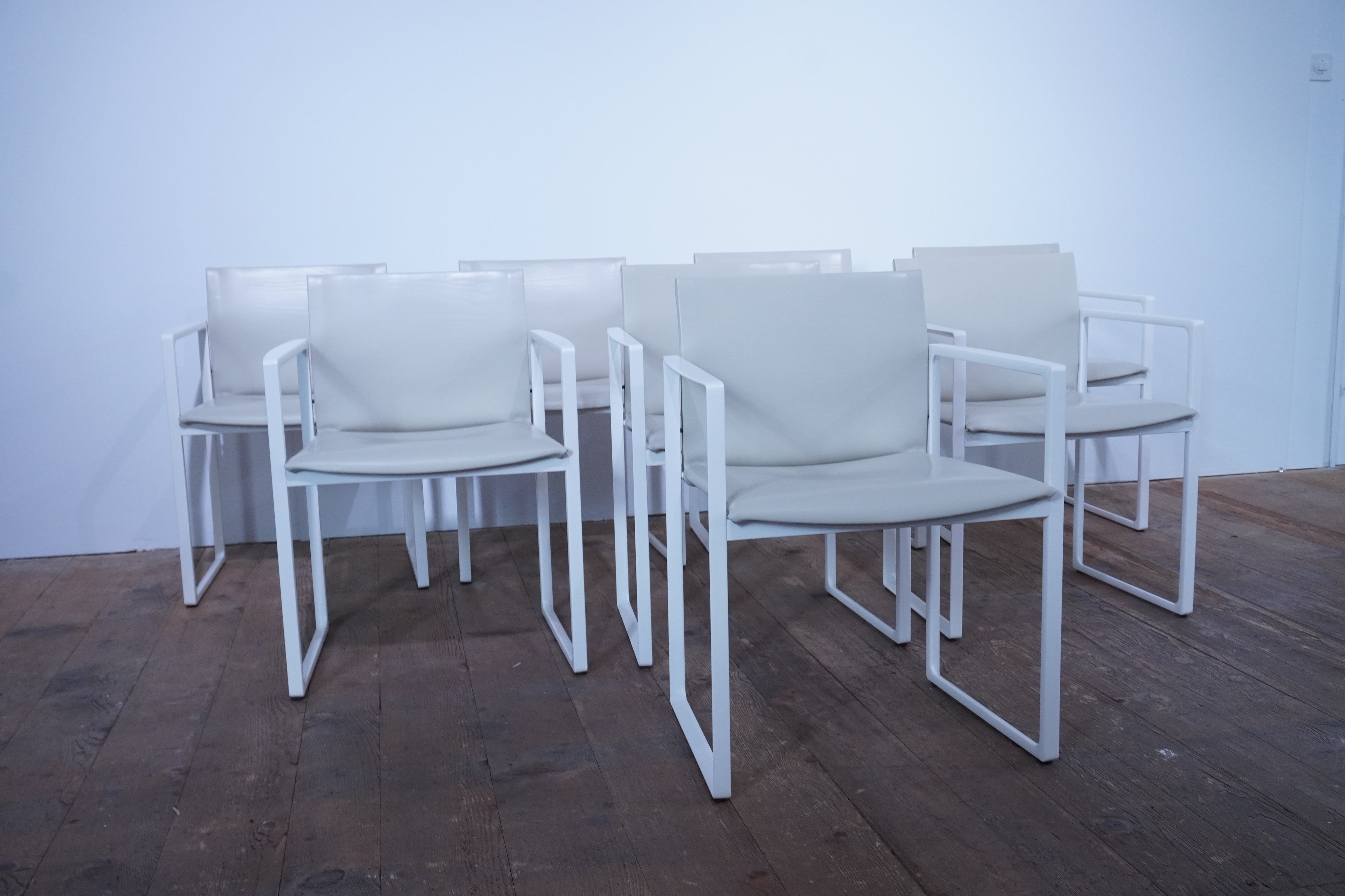 Cassina Eve Designklassiker Esszimmerstuhl Leder elfenbein