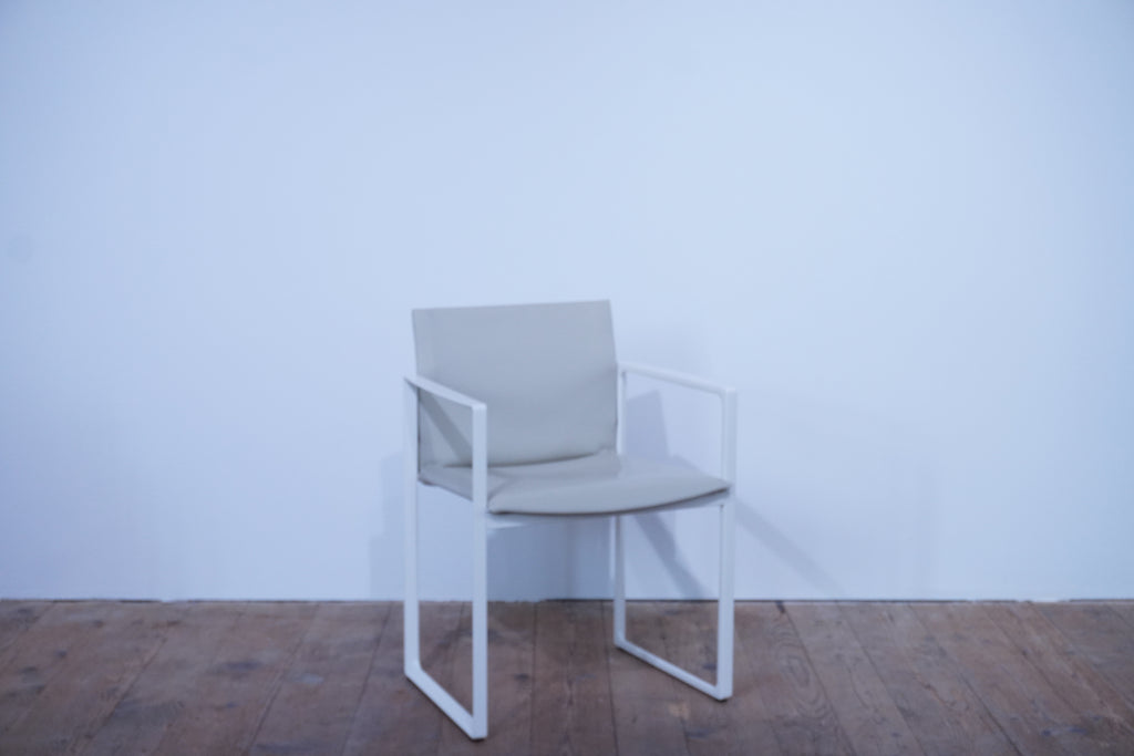 Cassina Eve Designklassiker Esszimmerstuhl Leder elfenbein