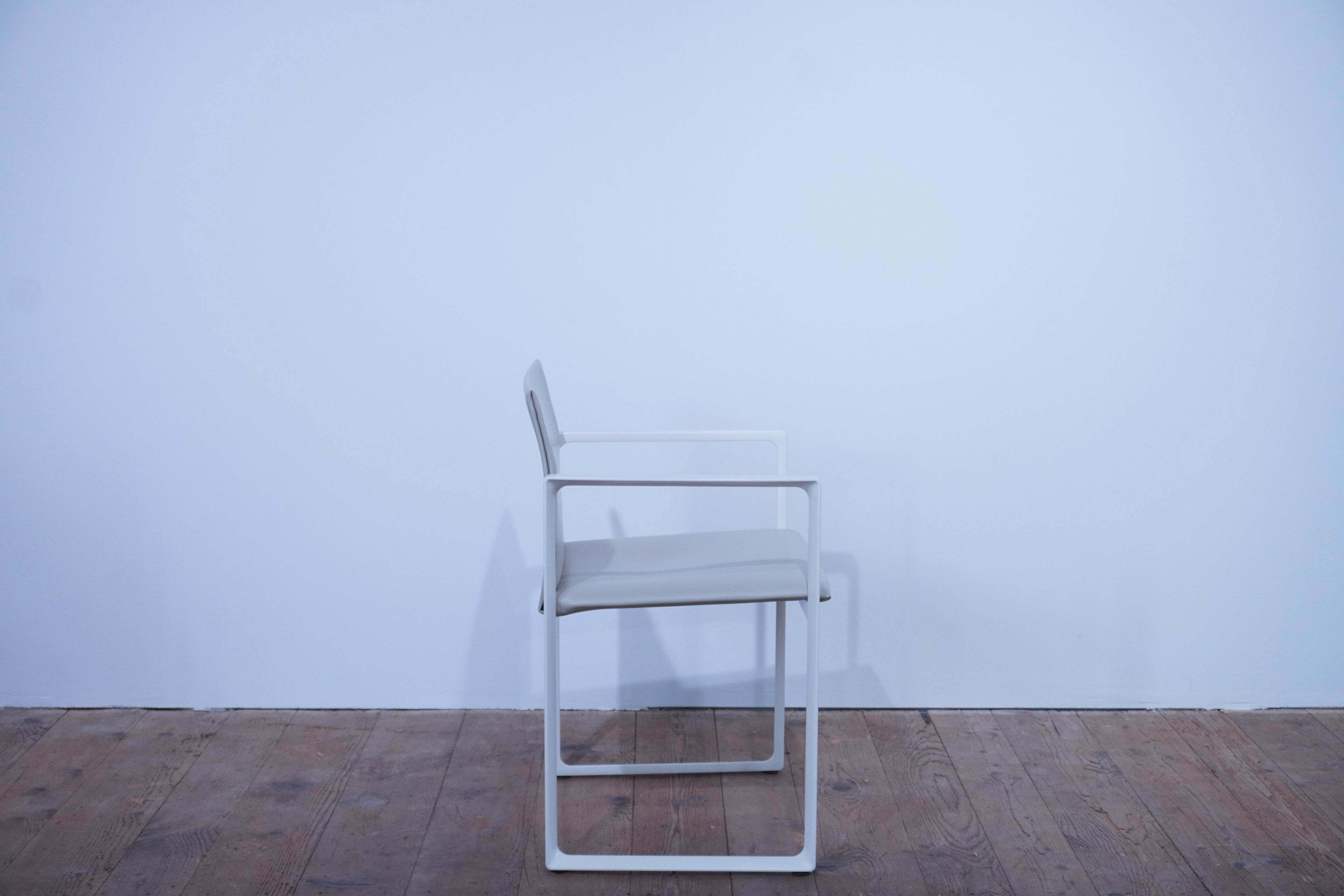 Cassina Eve Designklassiker Esszimmerstuhl Leder elfenbein
