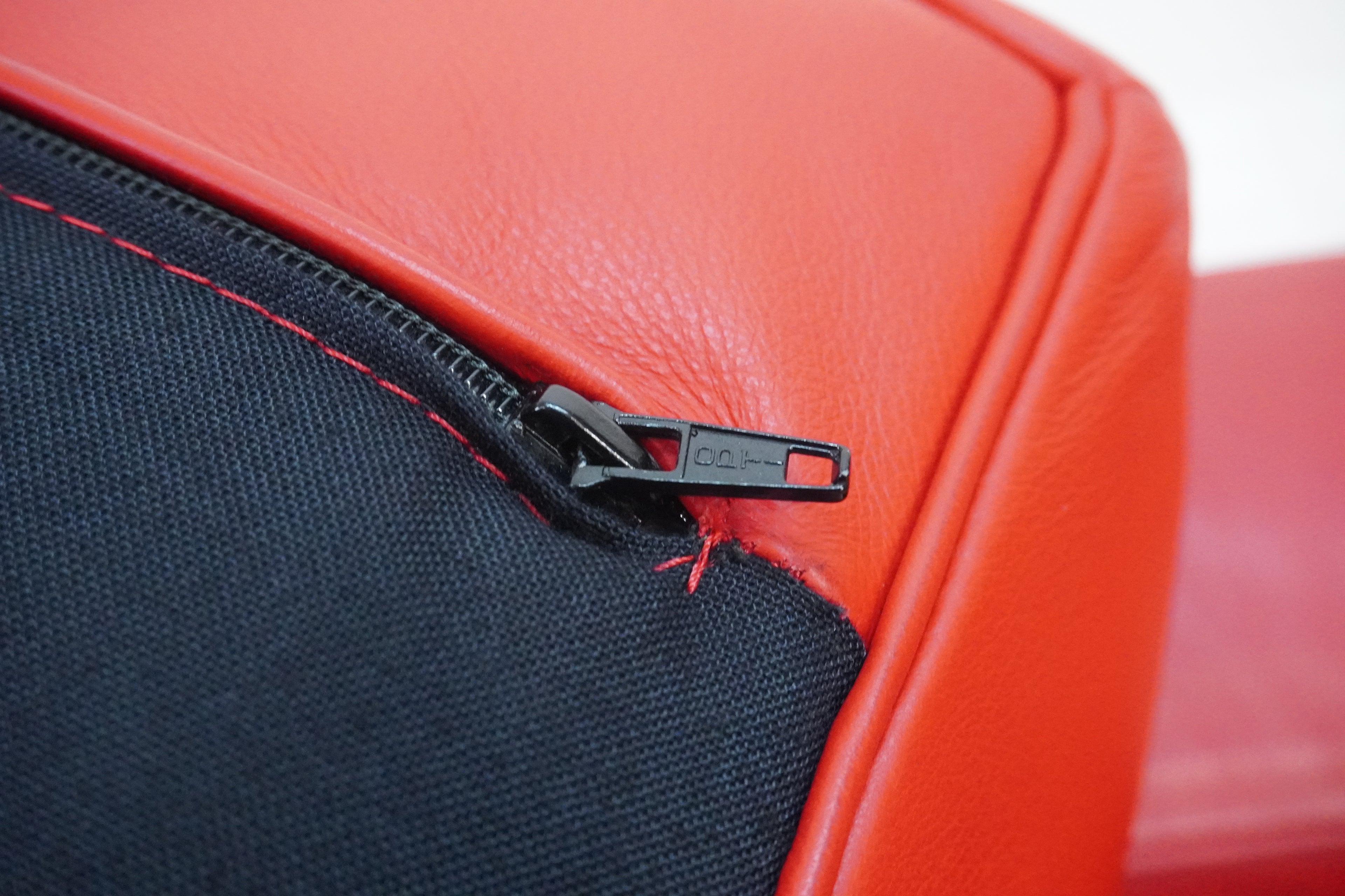 Cassina LC2 Sessel Le Corbusier Leder rot