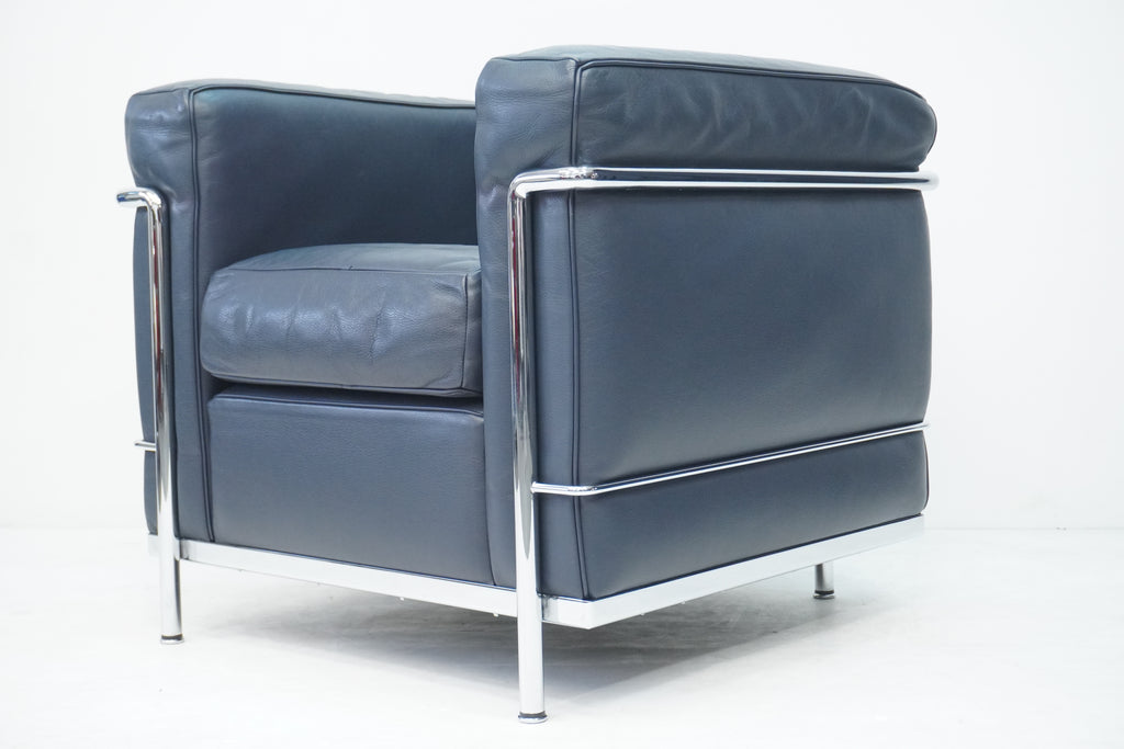 Cassina LC2 Sessel Le Corbusier Leder dunkelblau