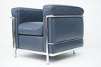 Cassina LC2 Sessel Le Corbusier Leder dunkelblau