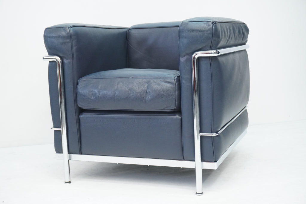 Cassina LC2 Sessel Le Corbusier Leder dunkelblau