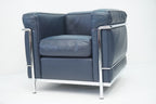 Cassina LC2 Sessel Le Corbusier Leder dunkelblau