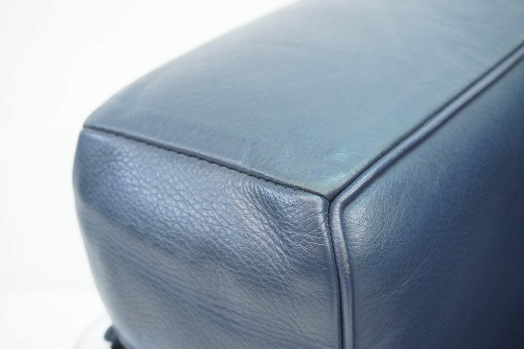 Cassina LC2 Sessel Le Corbusier Leder dunkelblau