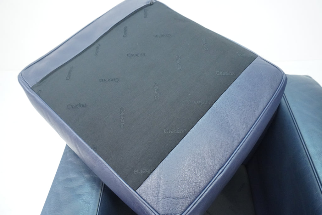 Cassina LC2 Sessel Le Corbusier Leder dunkelblau