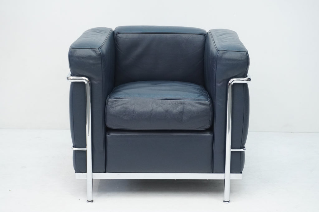 Cassina LC2 Sessel Le Corbusier Leder dunkelblau