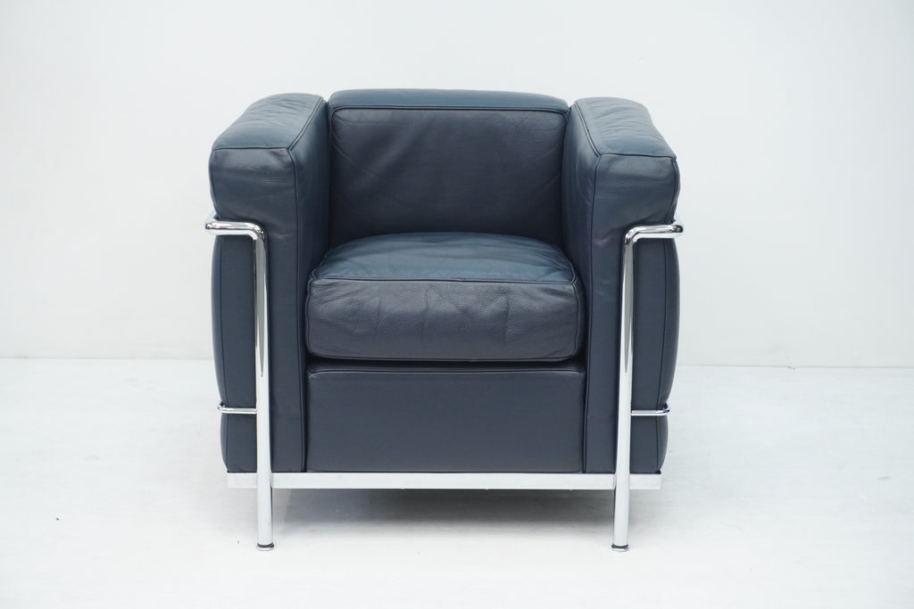 Cassina LC2 Sessel Le Corbusier Leder dunkelblau