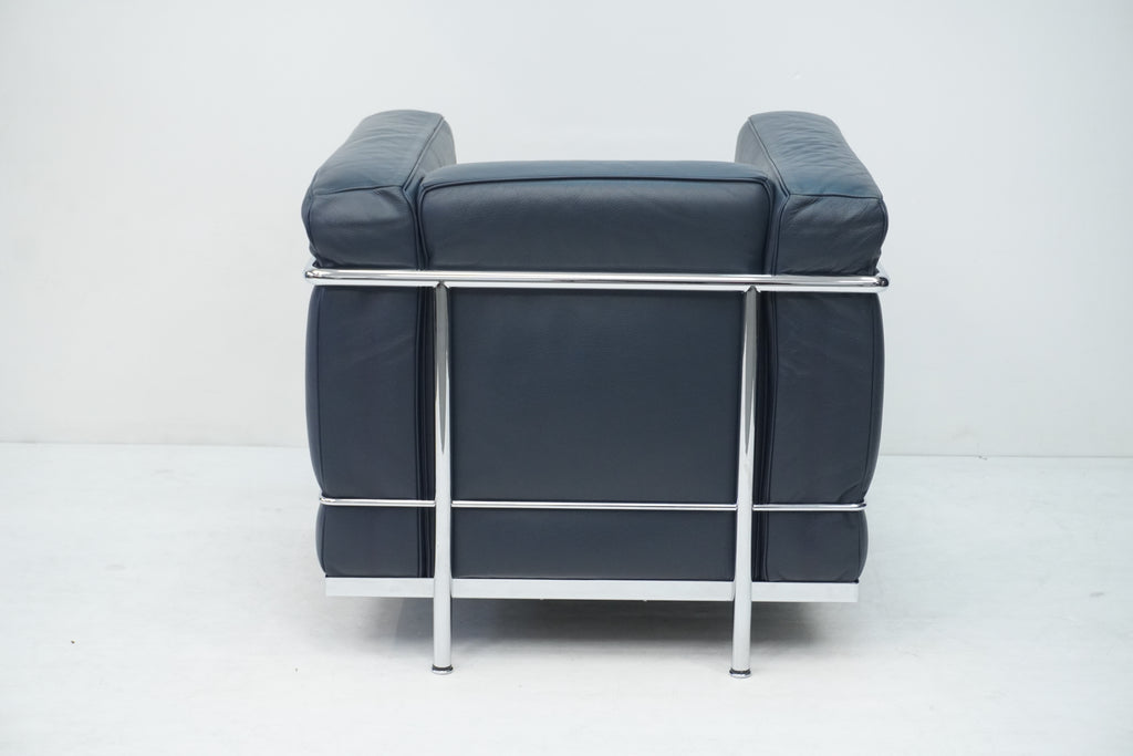 Cassina LC2 Sessel Le Corbusier Leder dunkelblau