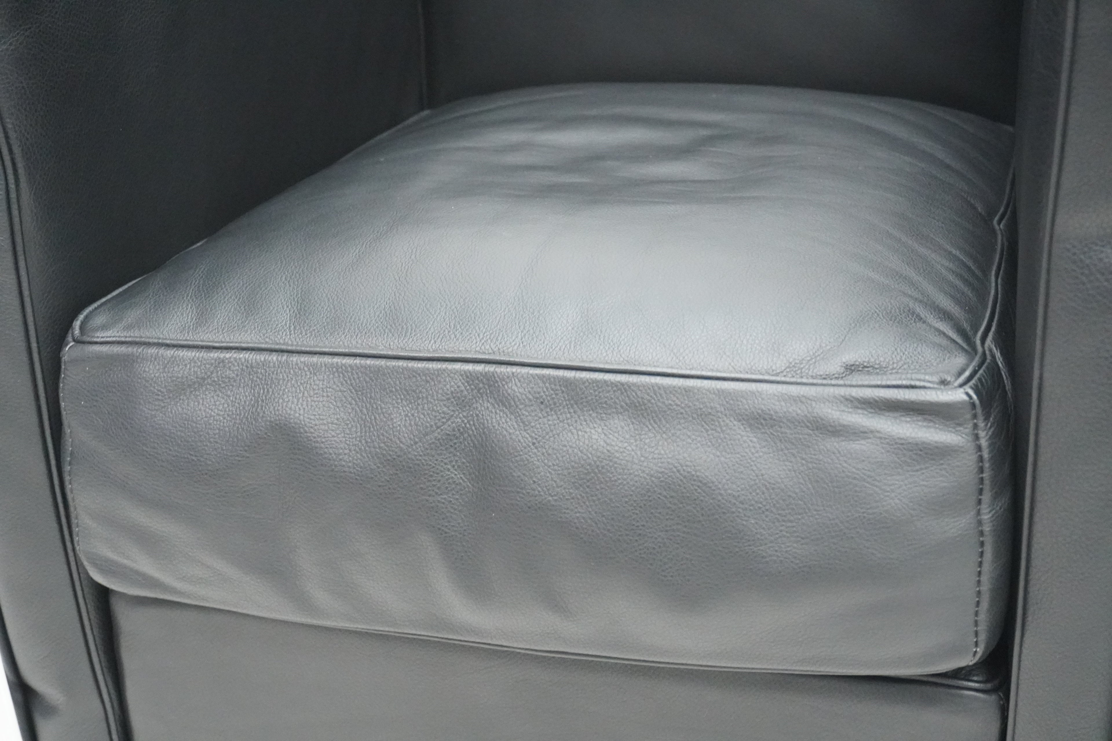 Cassina LC2 Sessel Le Corbusier Leder schwarz