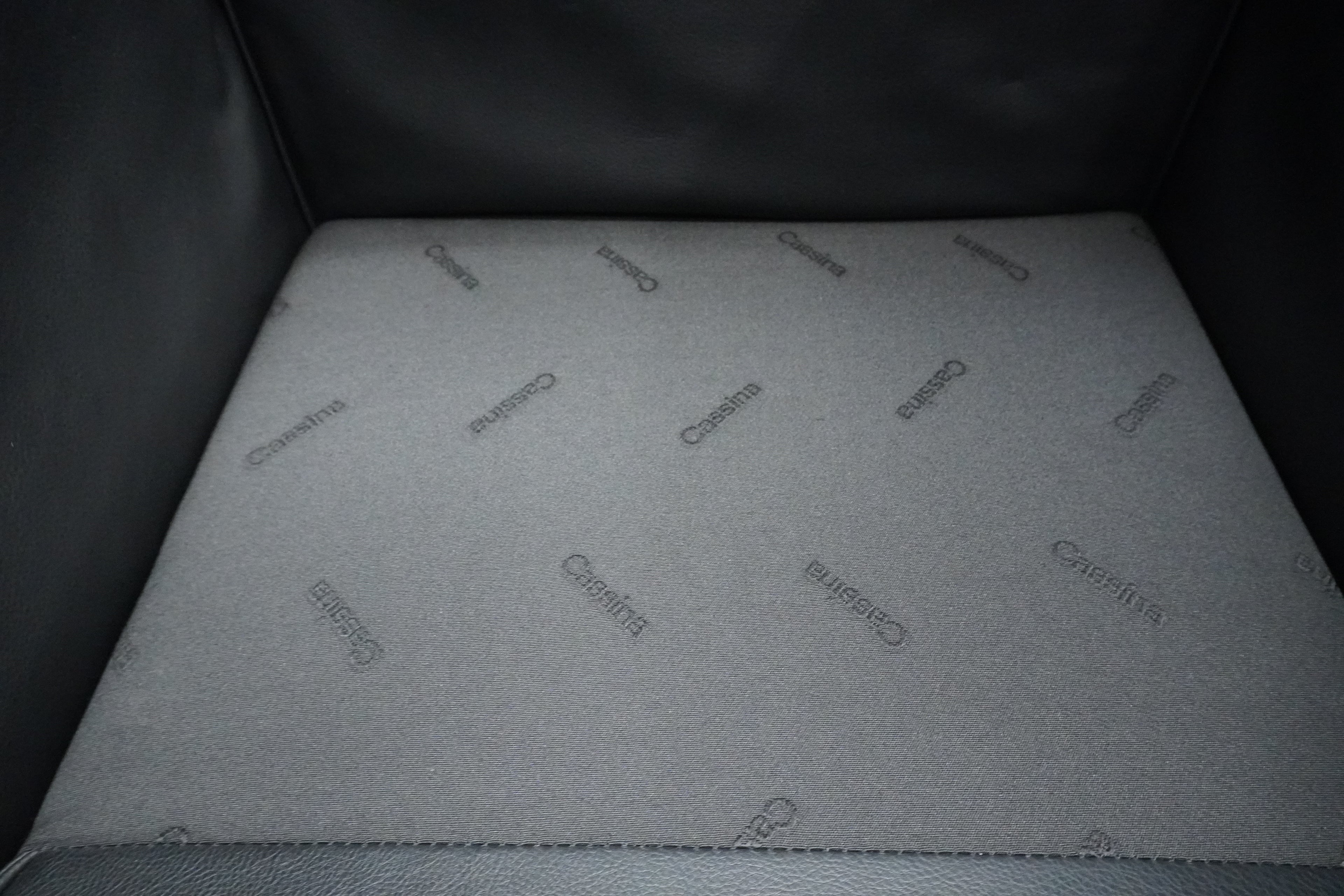 Cassina LC2 Sessel Le Corbusier Leder schwarz