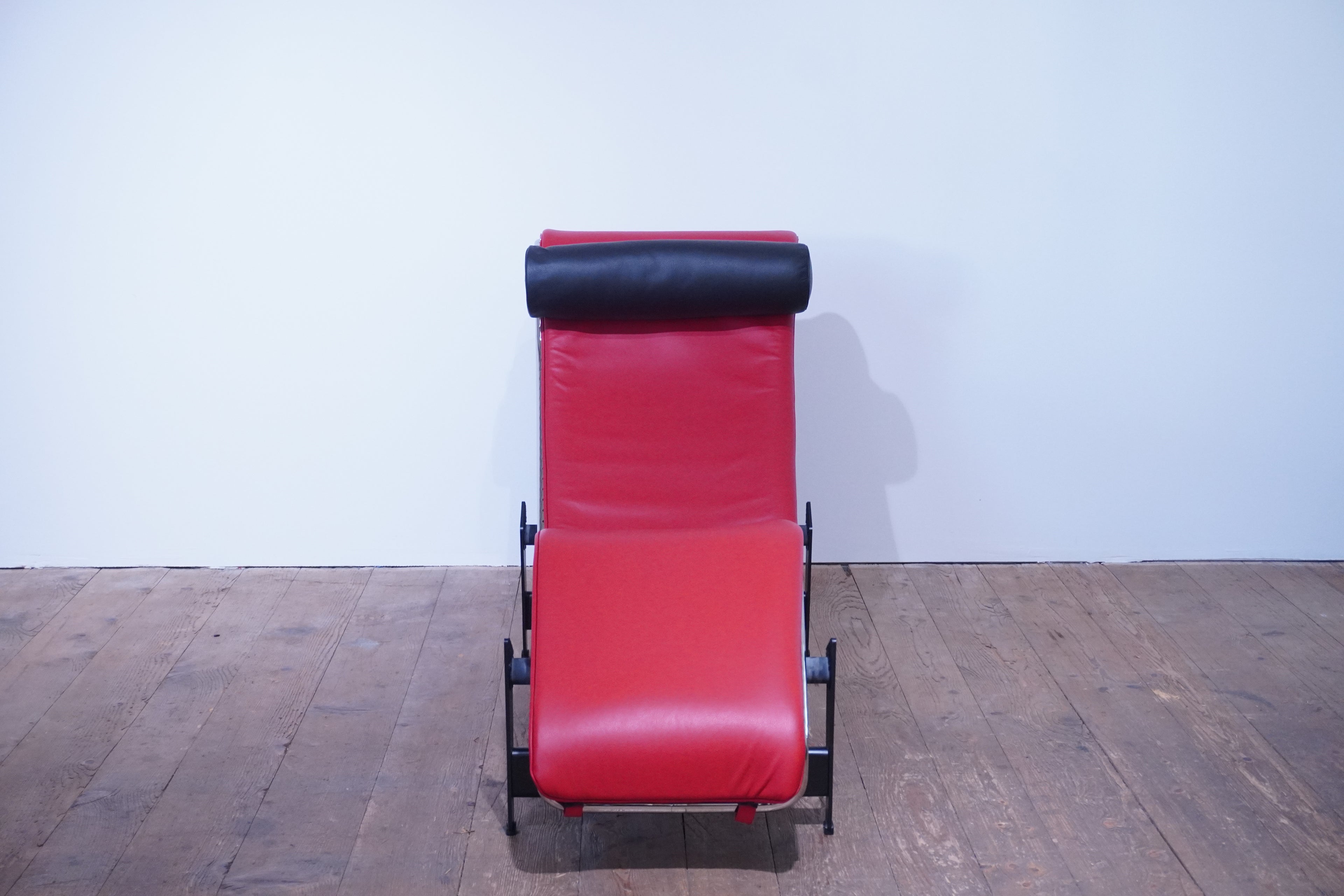 Cassina LC4 Liege Le Corbusier Leder rot