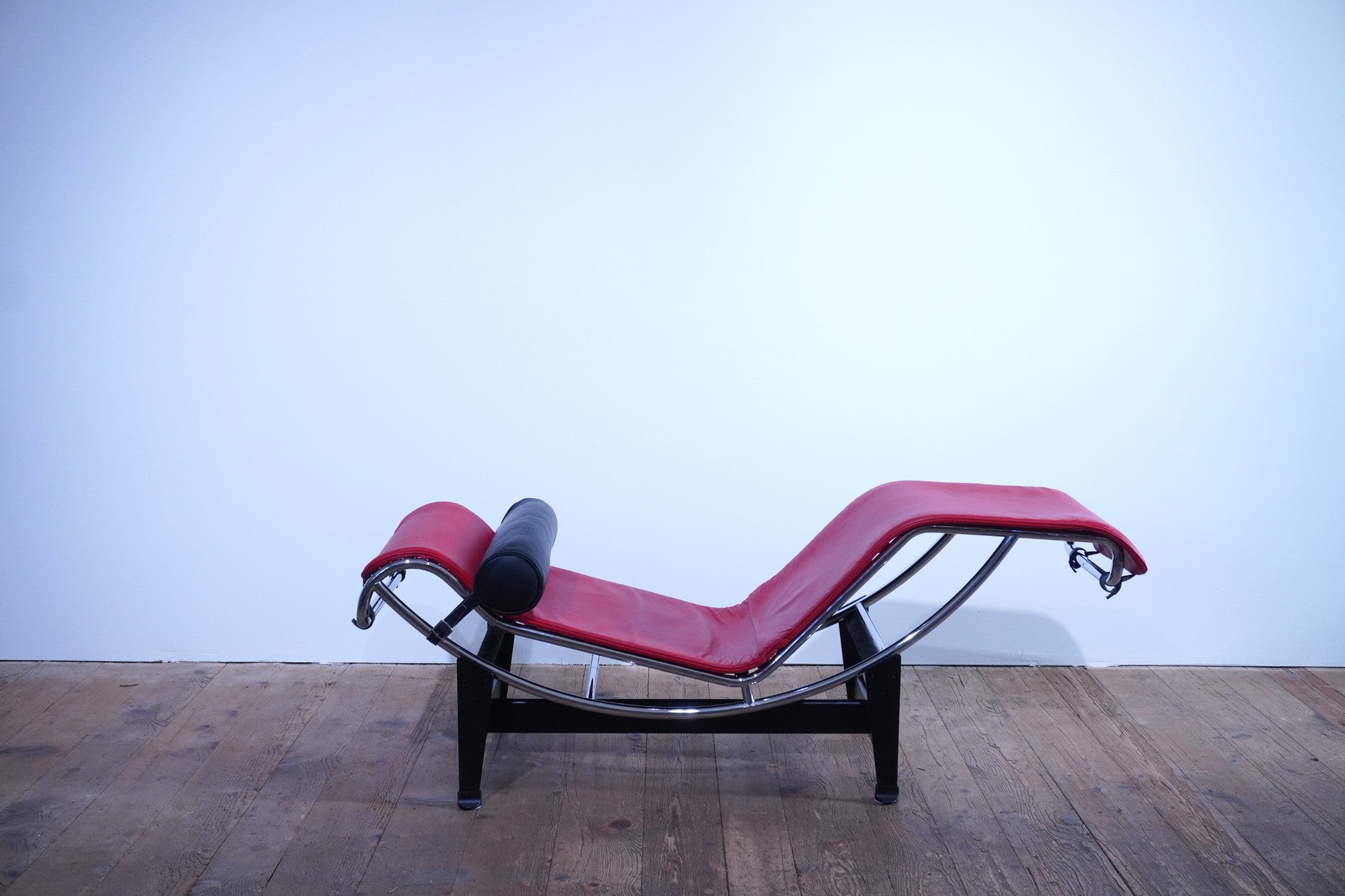 Cassina LC4 Liege Le Corbusier Leder rot