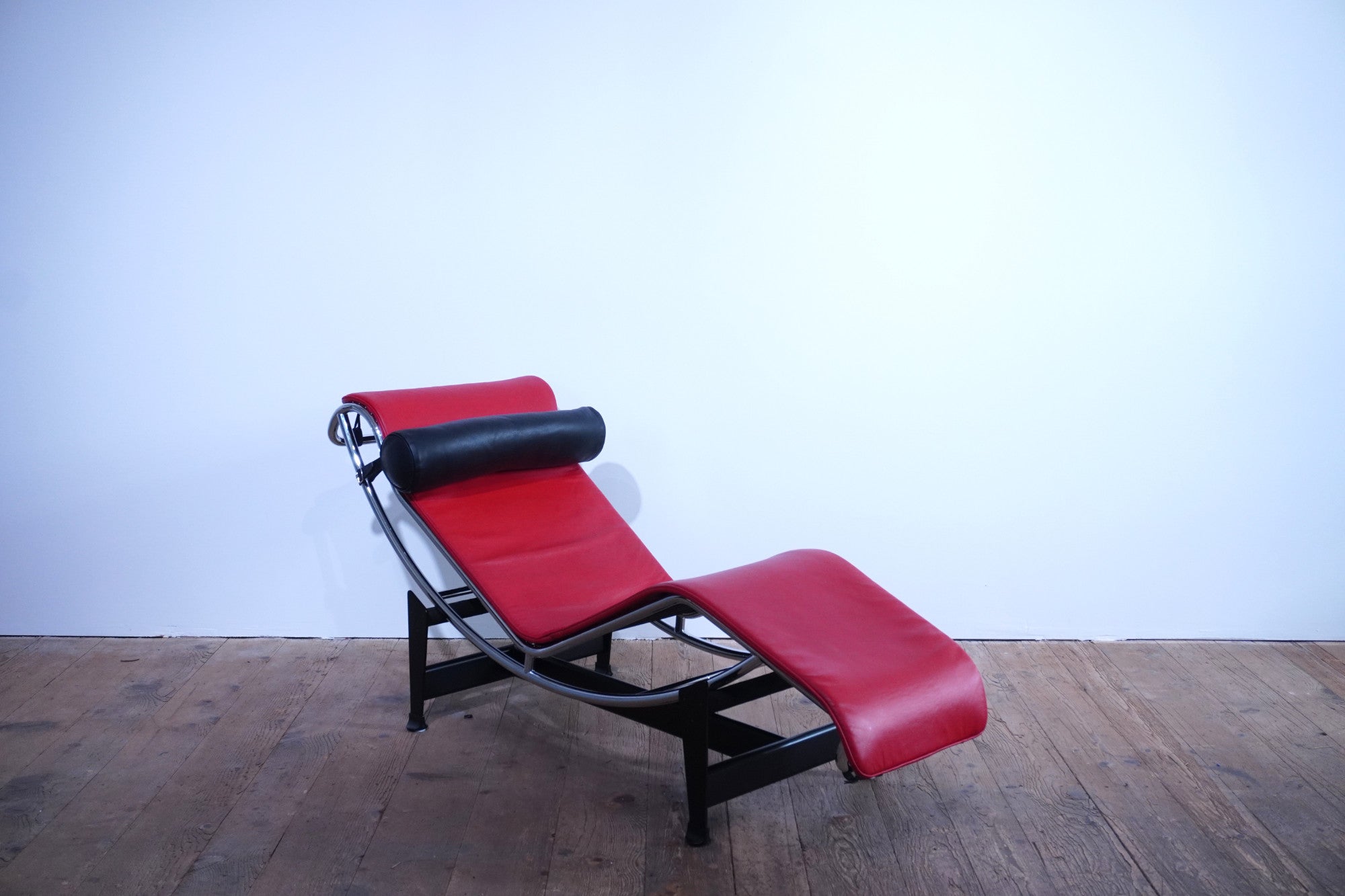 Cassina LC4 Liege Le Corbusier Leder rot