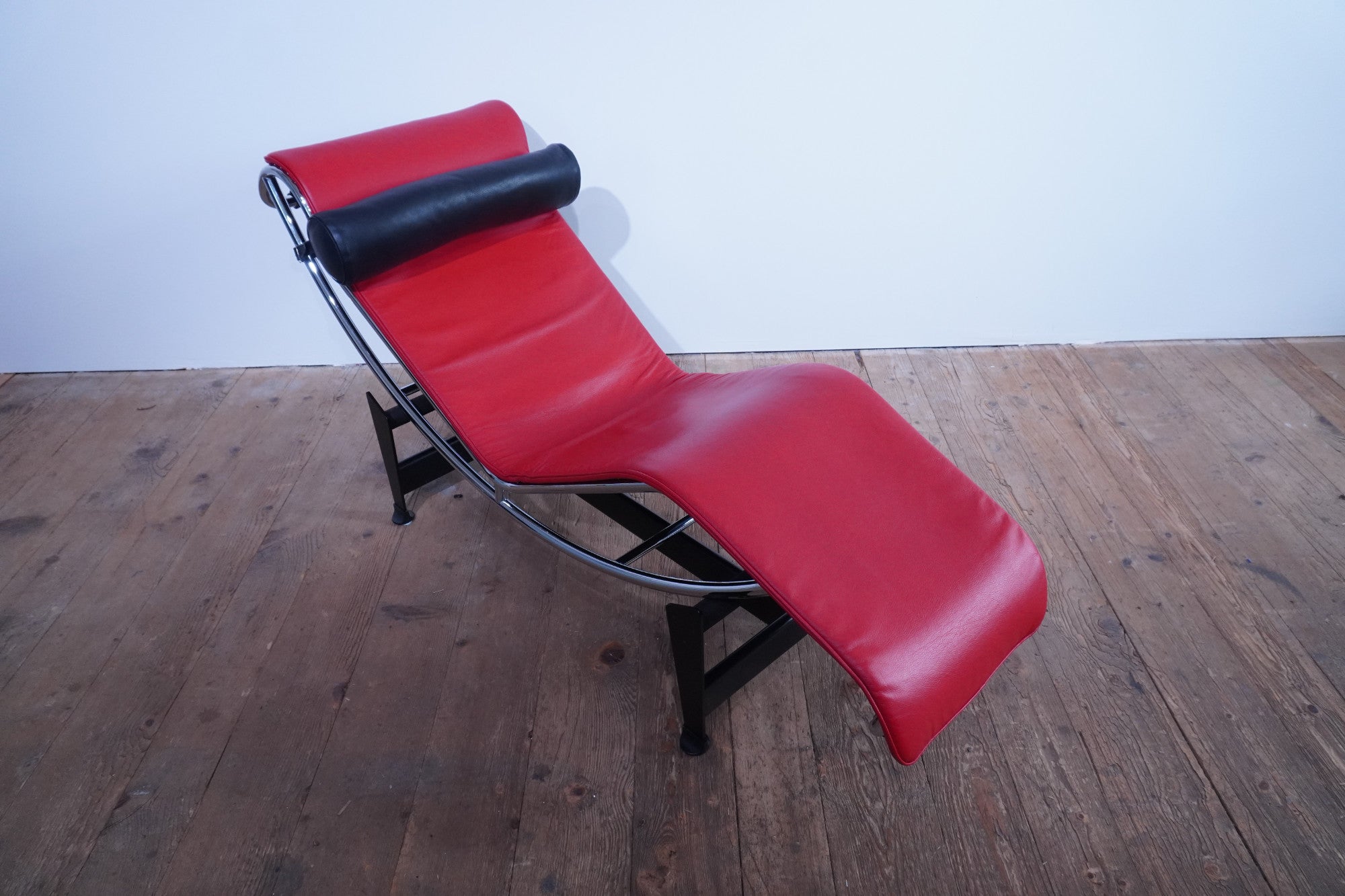 Cassina LC4 Liege Le Corbusier Leder rot