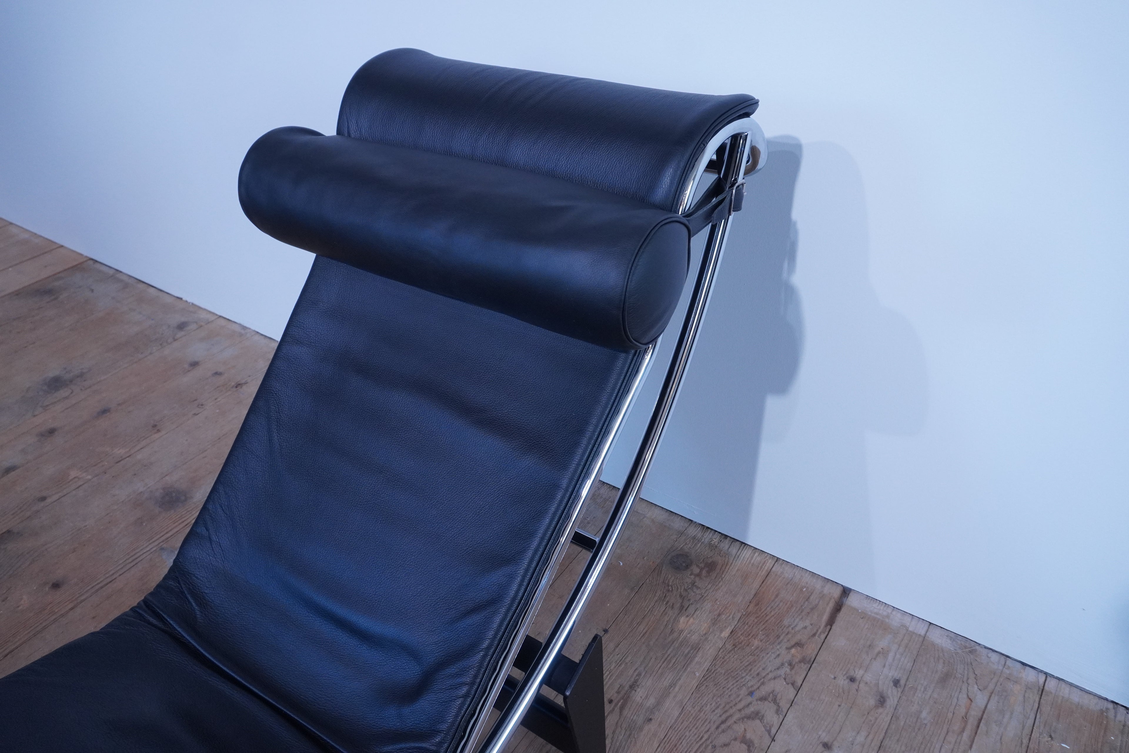 Cassina LC4 Liege Le Corbusier Leder schwarz