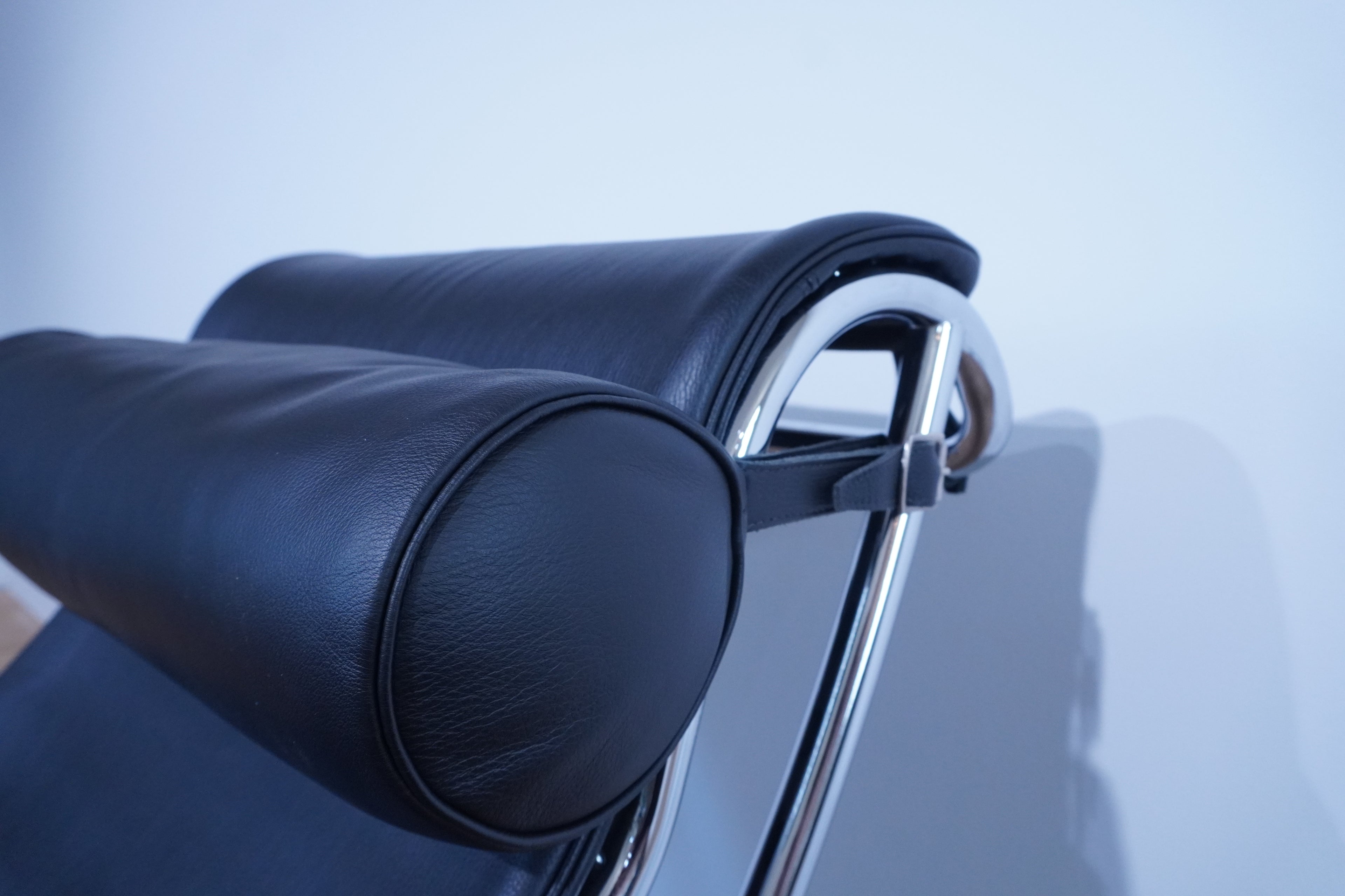 Cassina LC4 Liege Le Corbusier Leder schwarz