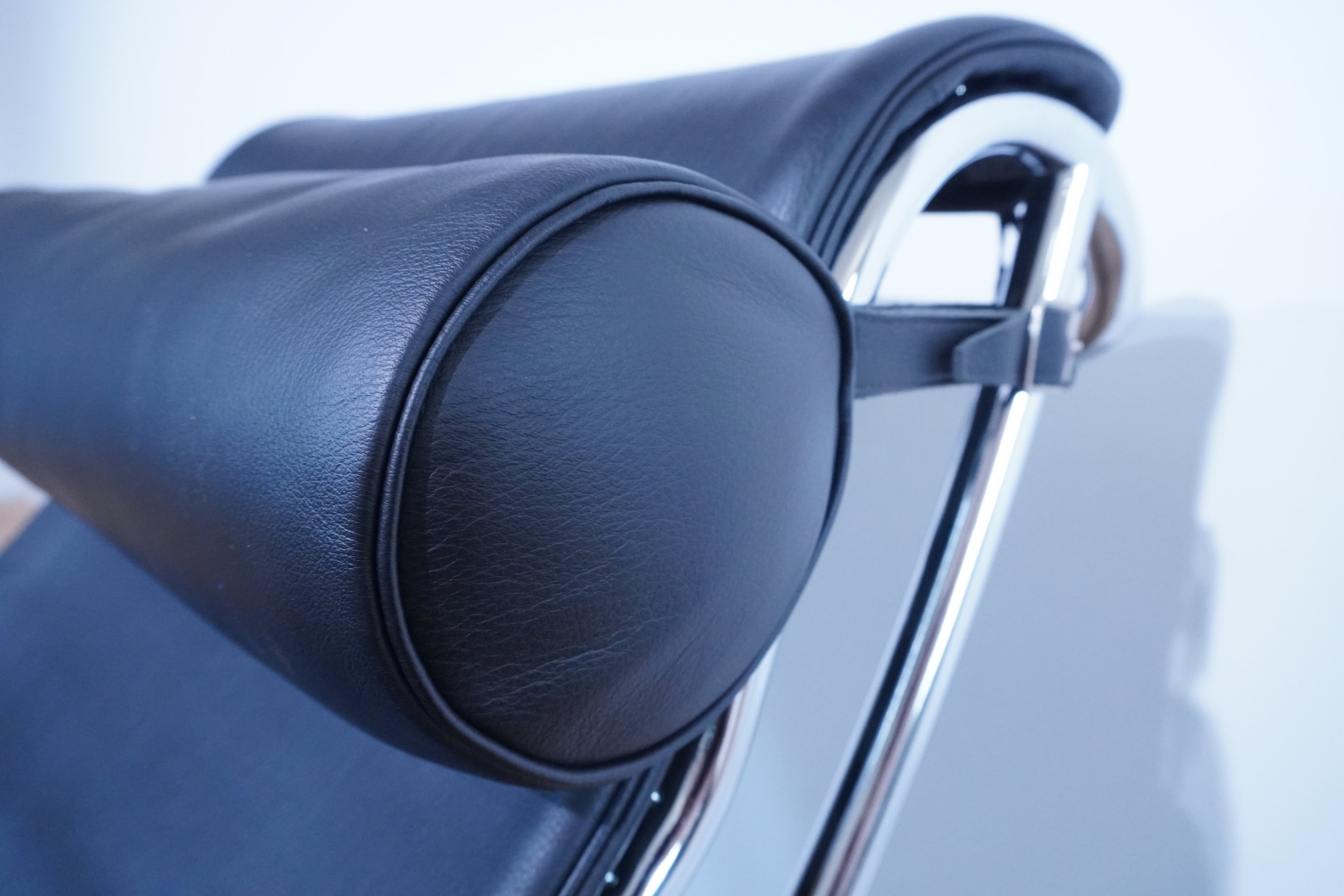 Cassina LC4 Liege Le Corbusier Leder schwarz
