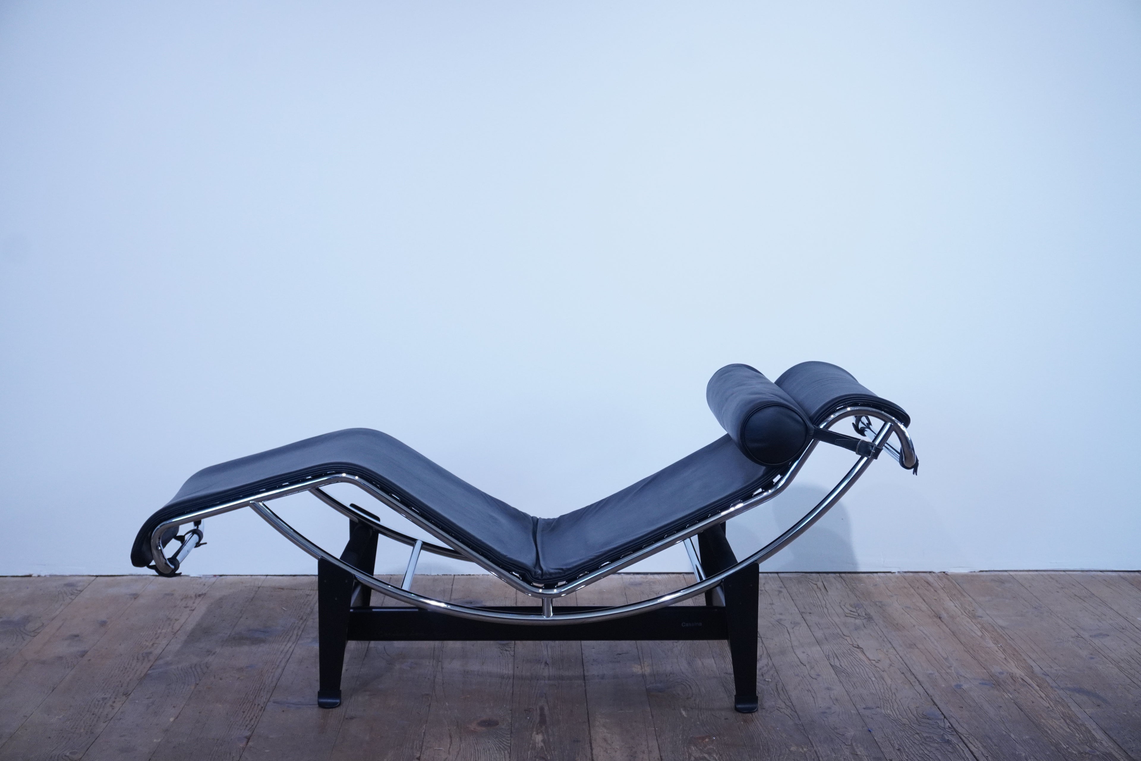 Cassina LC4 Liege Le Corbusier Leder schwarz