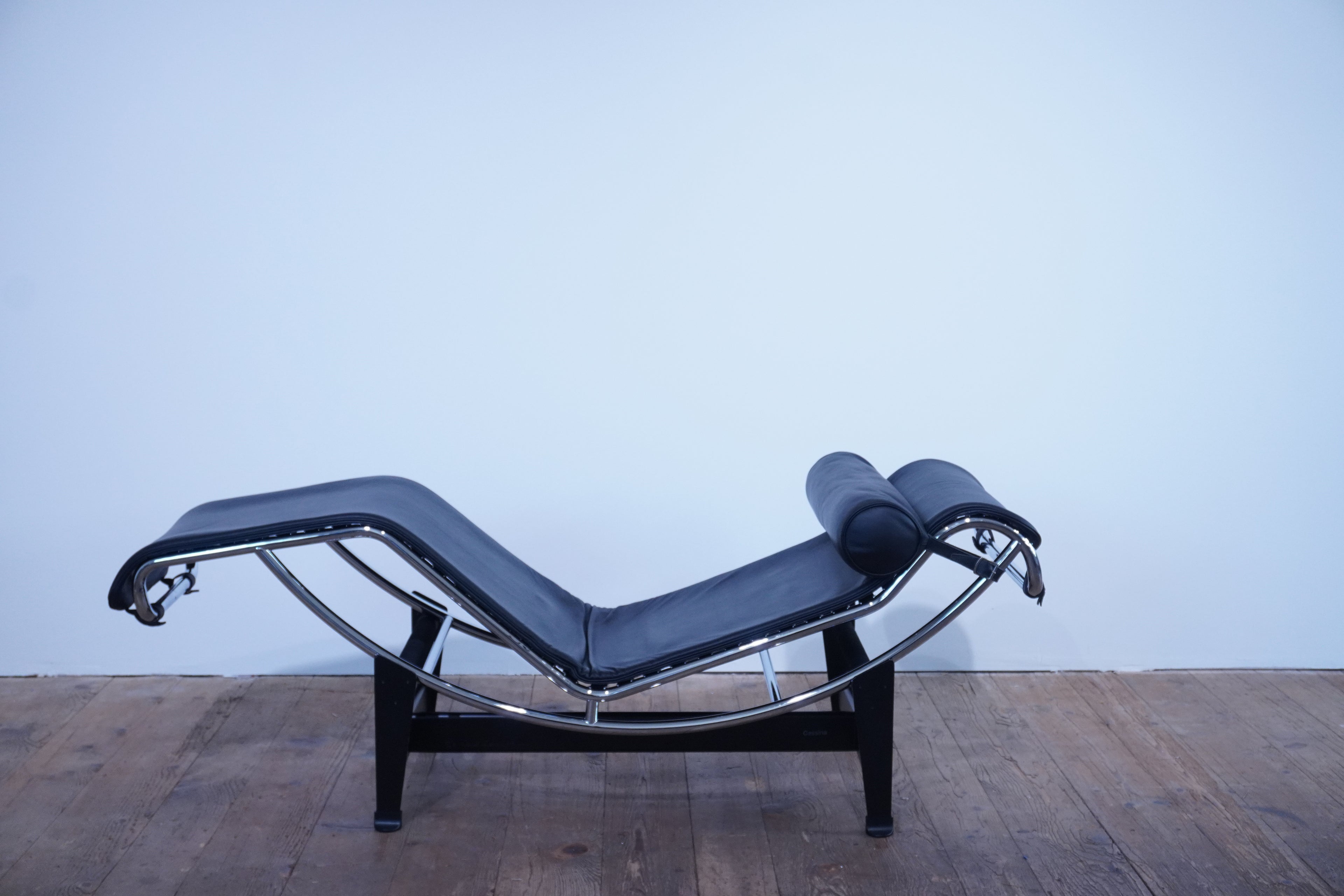Cassina LC4 Liege Le Corbusier Leder schwarz