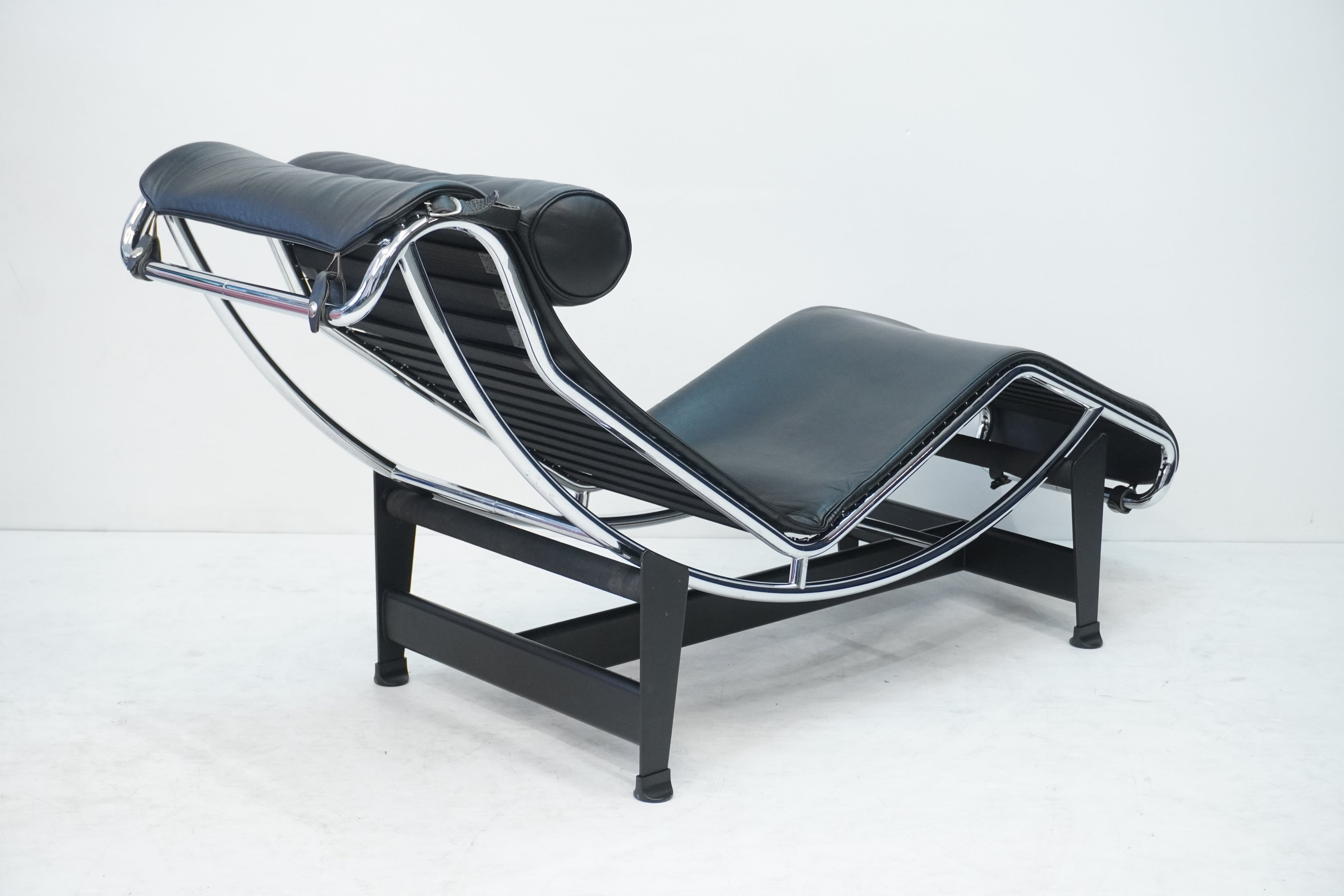Cassina LC4 Liege Le Corbusier Leder schwarz