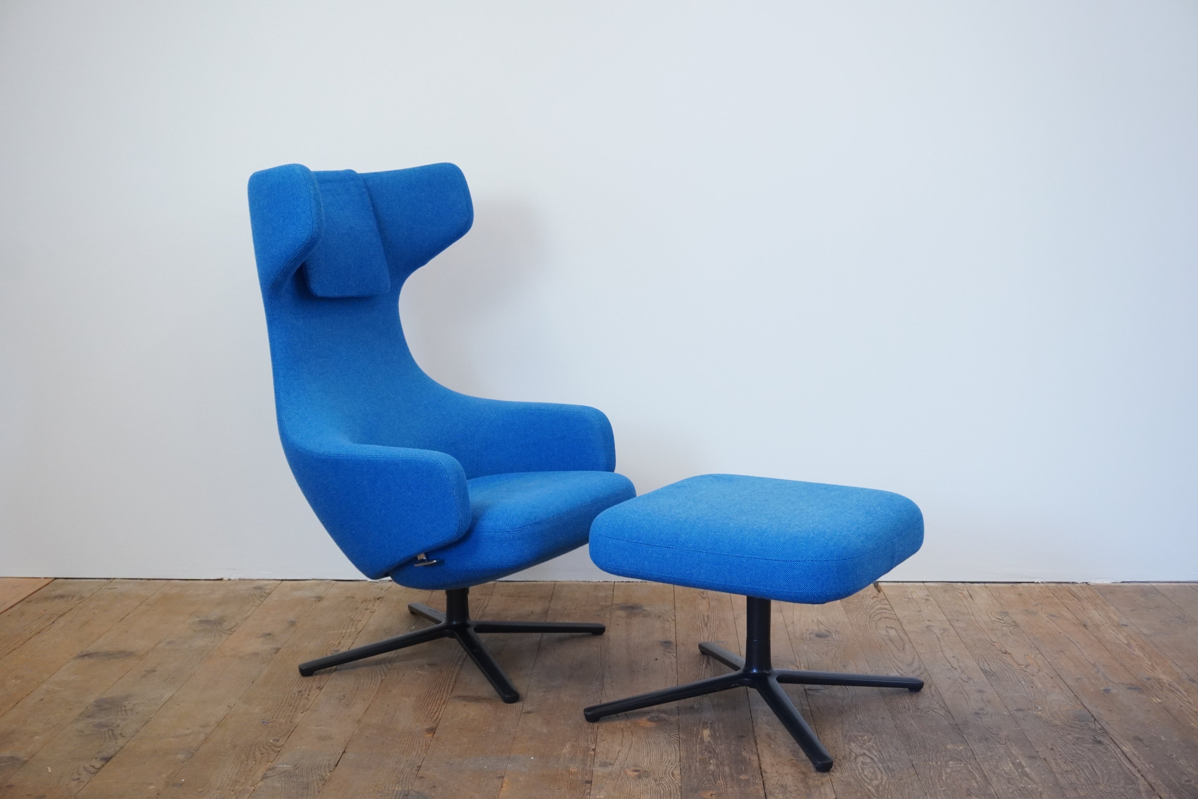 Vitra Grand Repos mit Ottomane Stoff blau