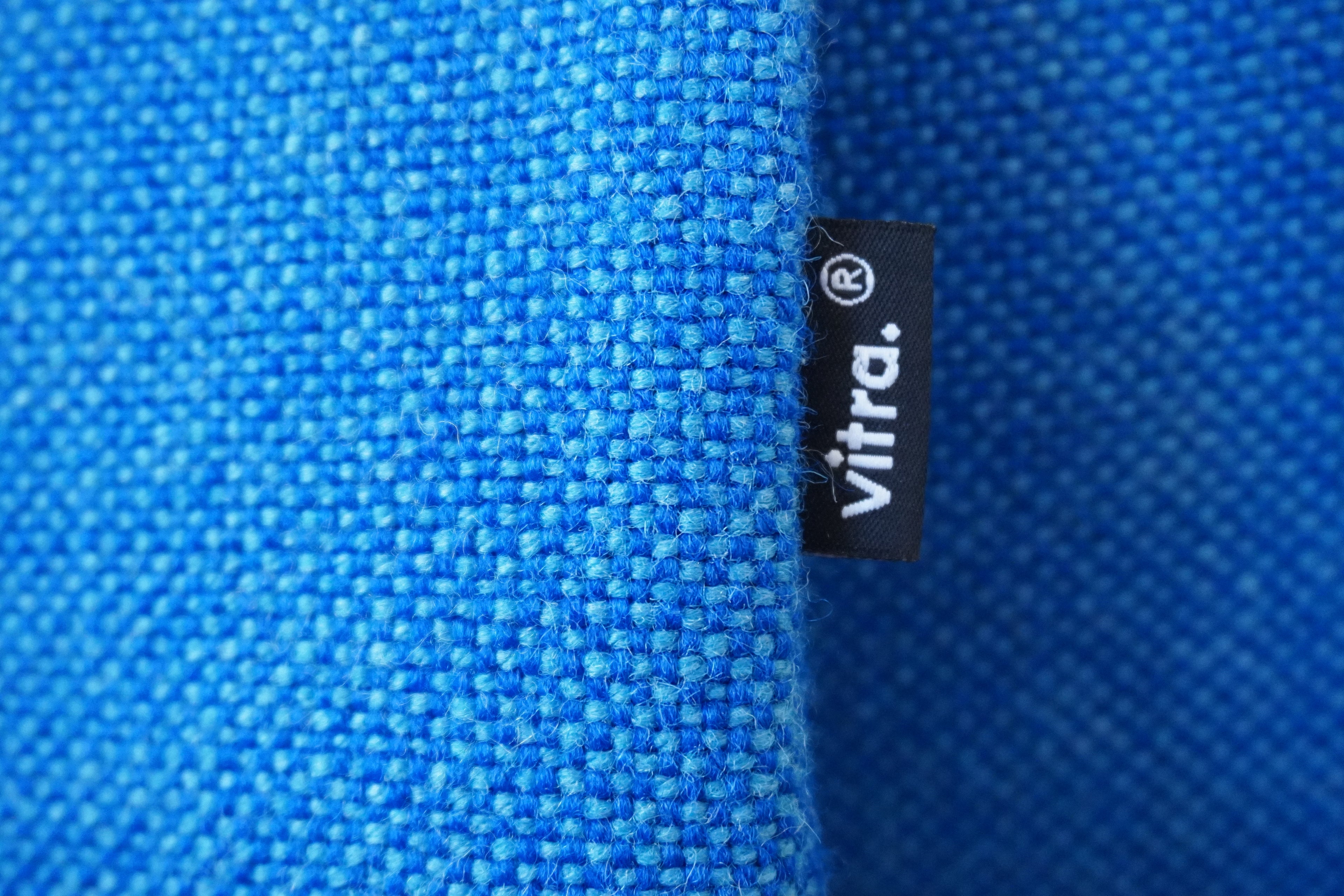 Vitra Grand Repos mit Ottomane Stoff blau