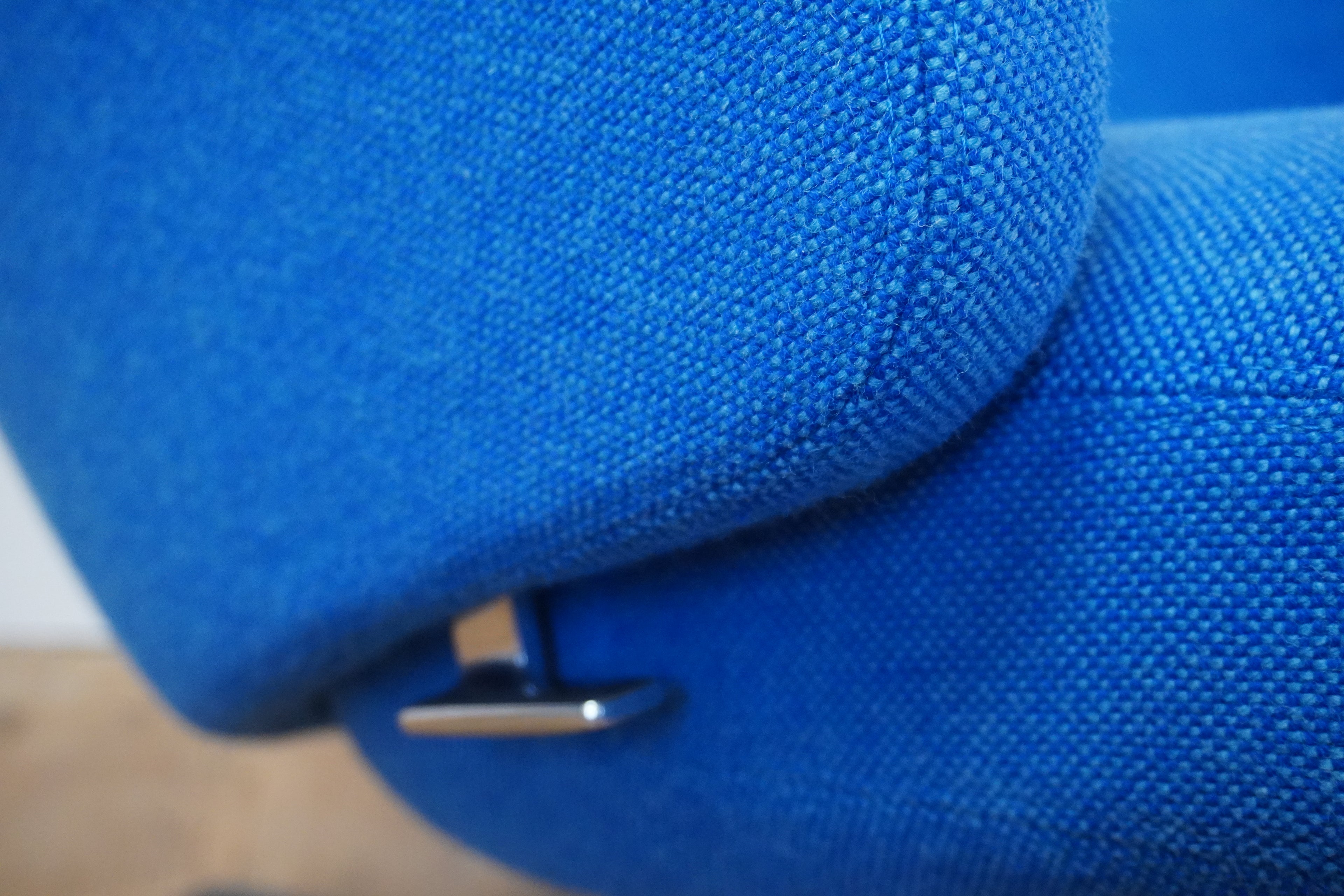 Vitra Grand Repos mit Ottomane Stoff blau