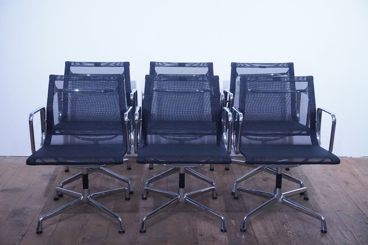 Vitra Eames Alu Chair EA108 Netz schwarz