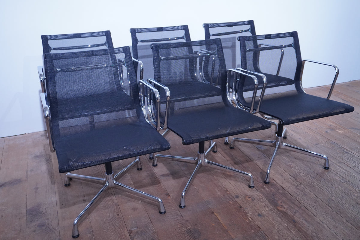 Vitra Eames Alu Chair EA108 Netz schwarz