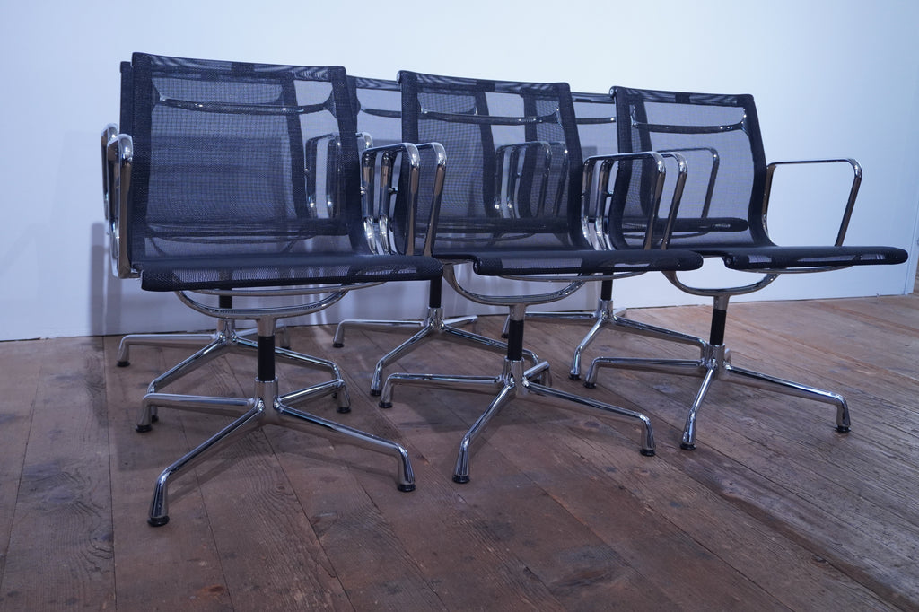 Vitra Eames Alu Chair EA108 Netz schwarz
