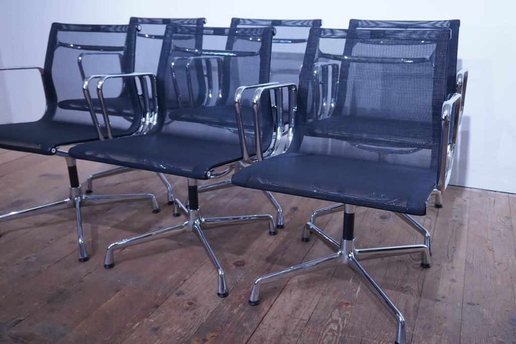Vitra Eames Alu Chair EA108 Netz schwarz