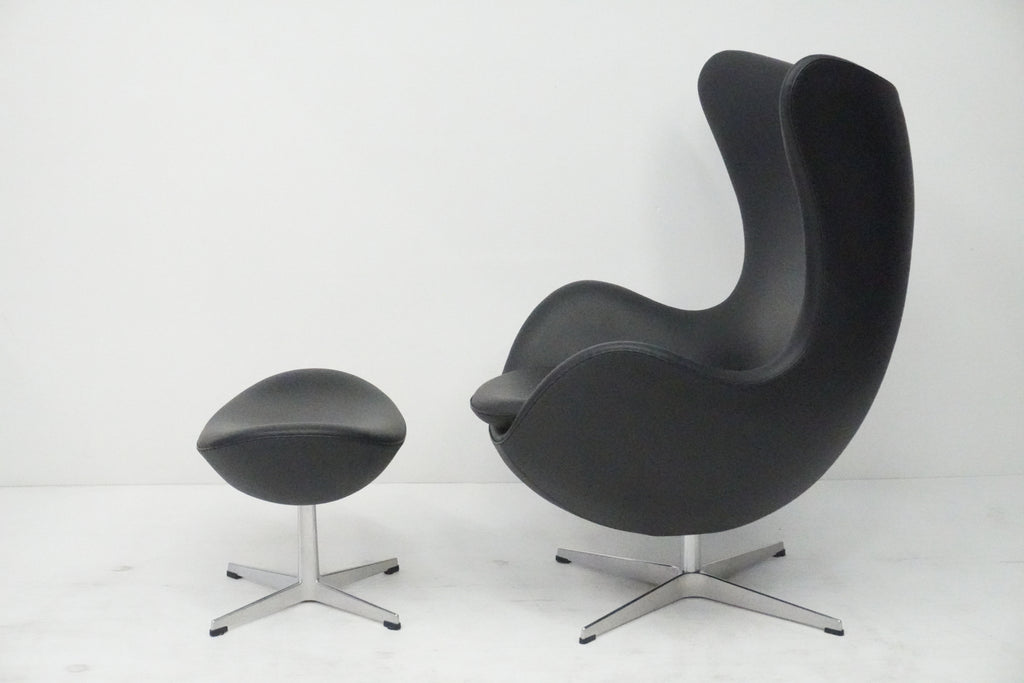 Fritz Hansen Egg Chair & Ottoman von Arne Jacobsen