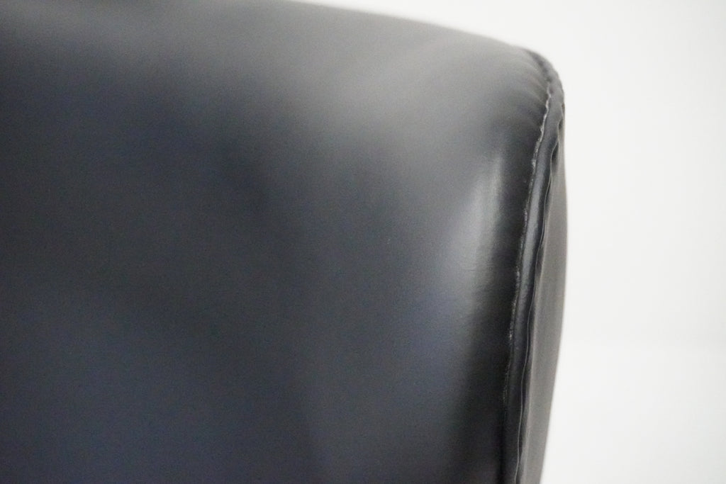 Fritz Hansen Egg Chair & Ottoman von Arne Jacobsen