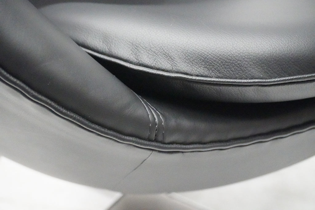 Fritz Hansen Egg Chair & Ottoman von Arne Jacobsen