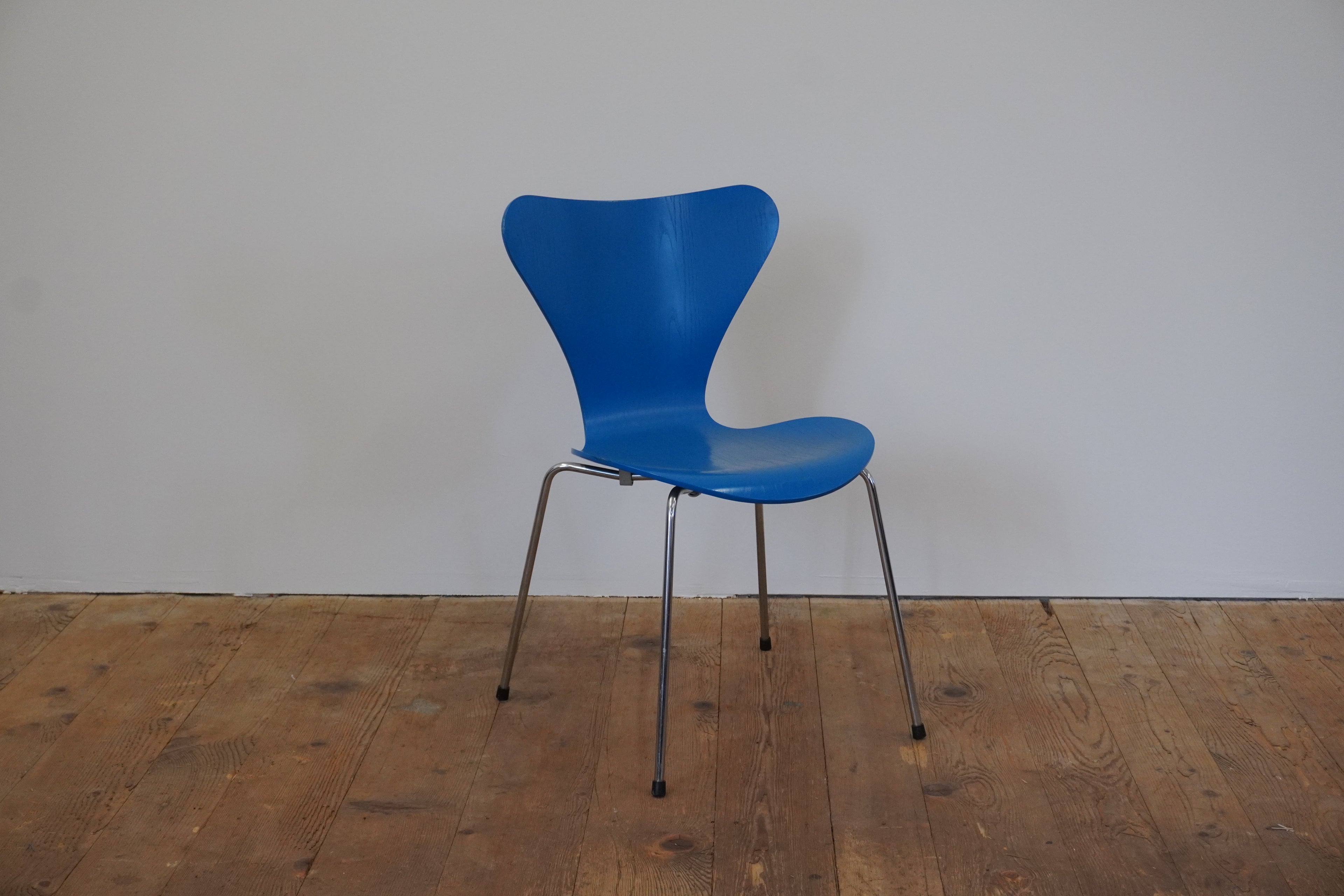 Fritz Hansen Serie 7 blau 3107 Arne Jacobsen