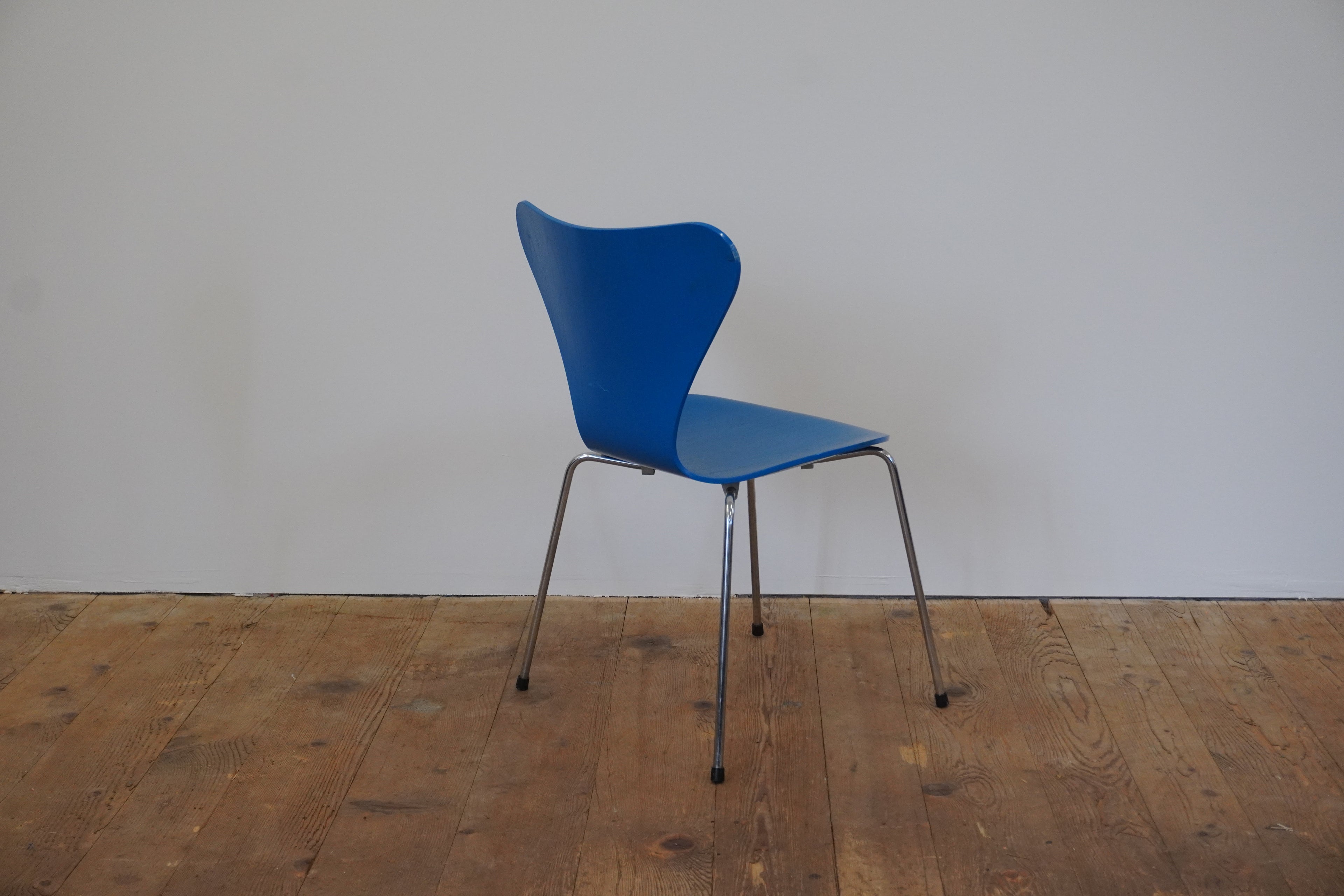 Fritz Hansen Serie 7 blau 3107 Arne Jacobsen