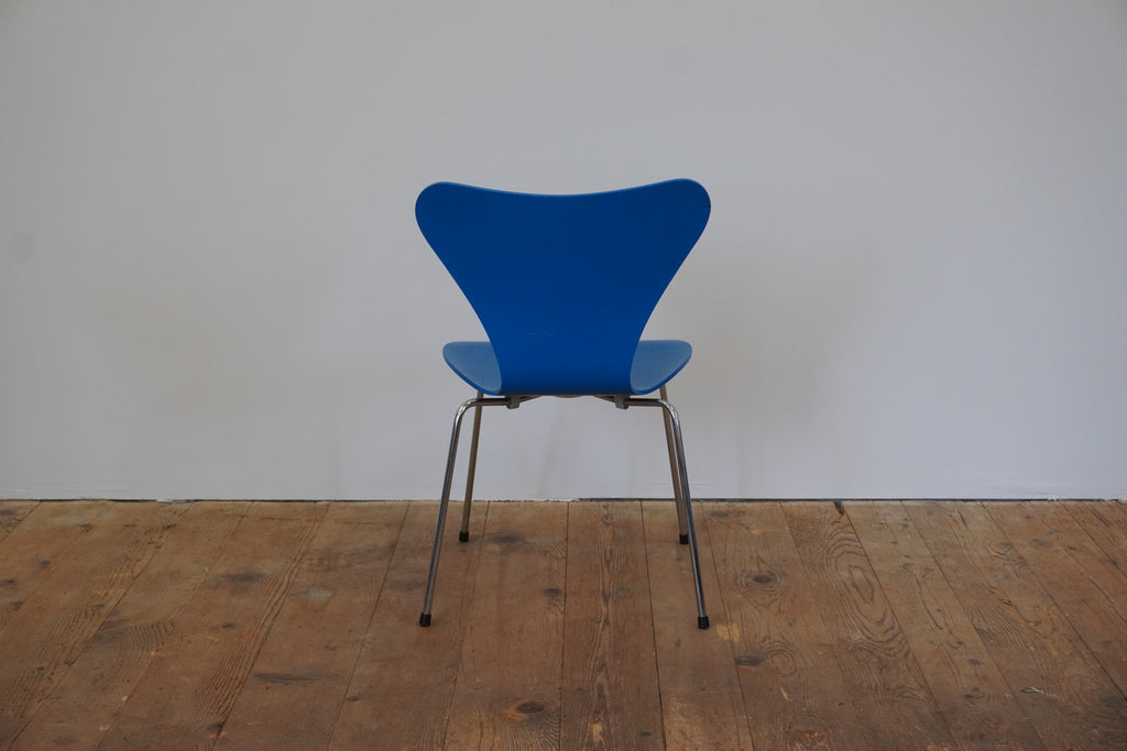 Fritz Hansen Serie 7 blau 3107 Arne Jacobsen