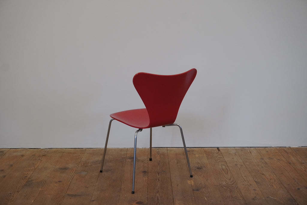 Fritz Hansen Serie 7 rot 3107 Arne Jacobsen
