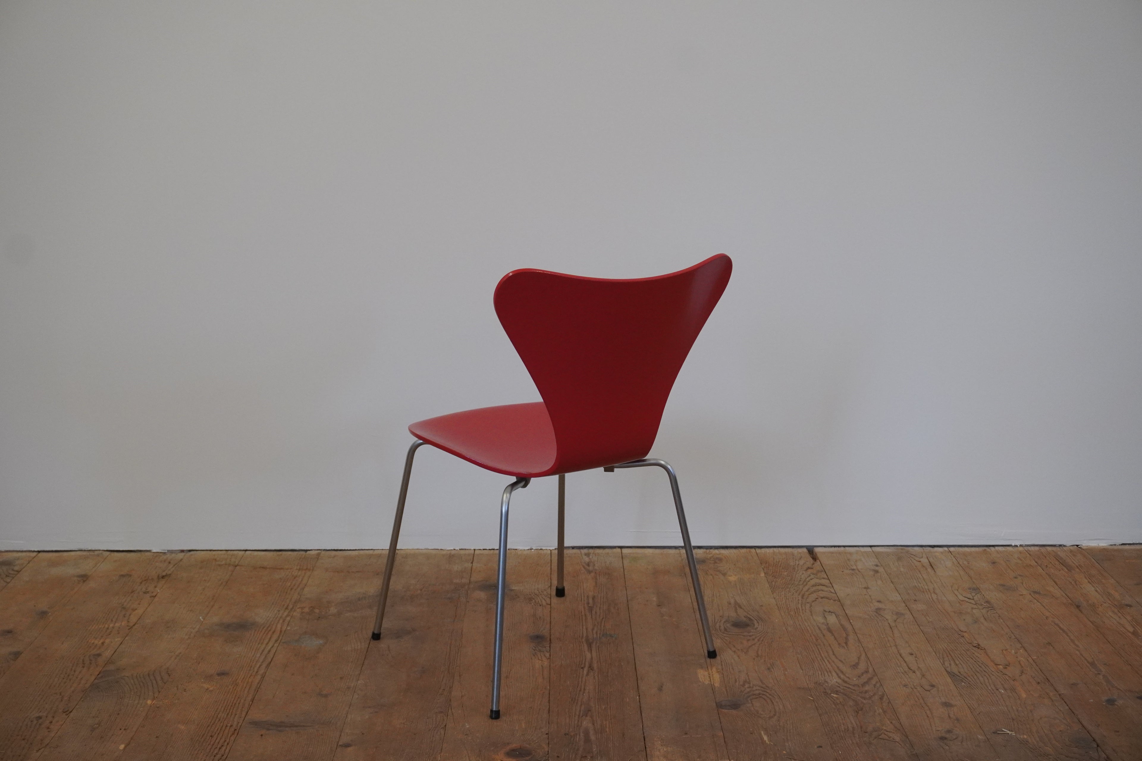 Fritz Hansen Serie 7 rot 3107 Arne Jacobsen