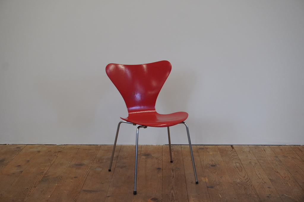 Fritz Hansen Serie 7 rot 3107 Arne Jacobsen