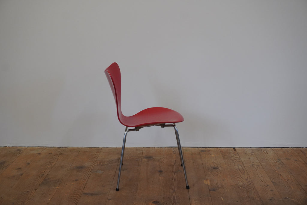 Fritz Hansen Serie 7 rot 3107 Arne Jacobsen