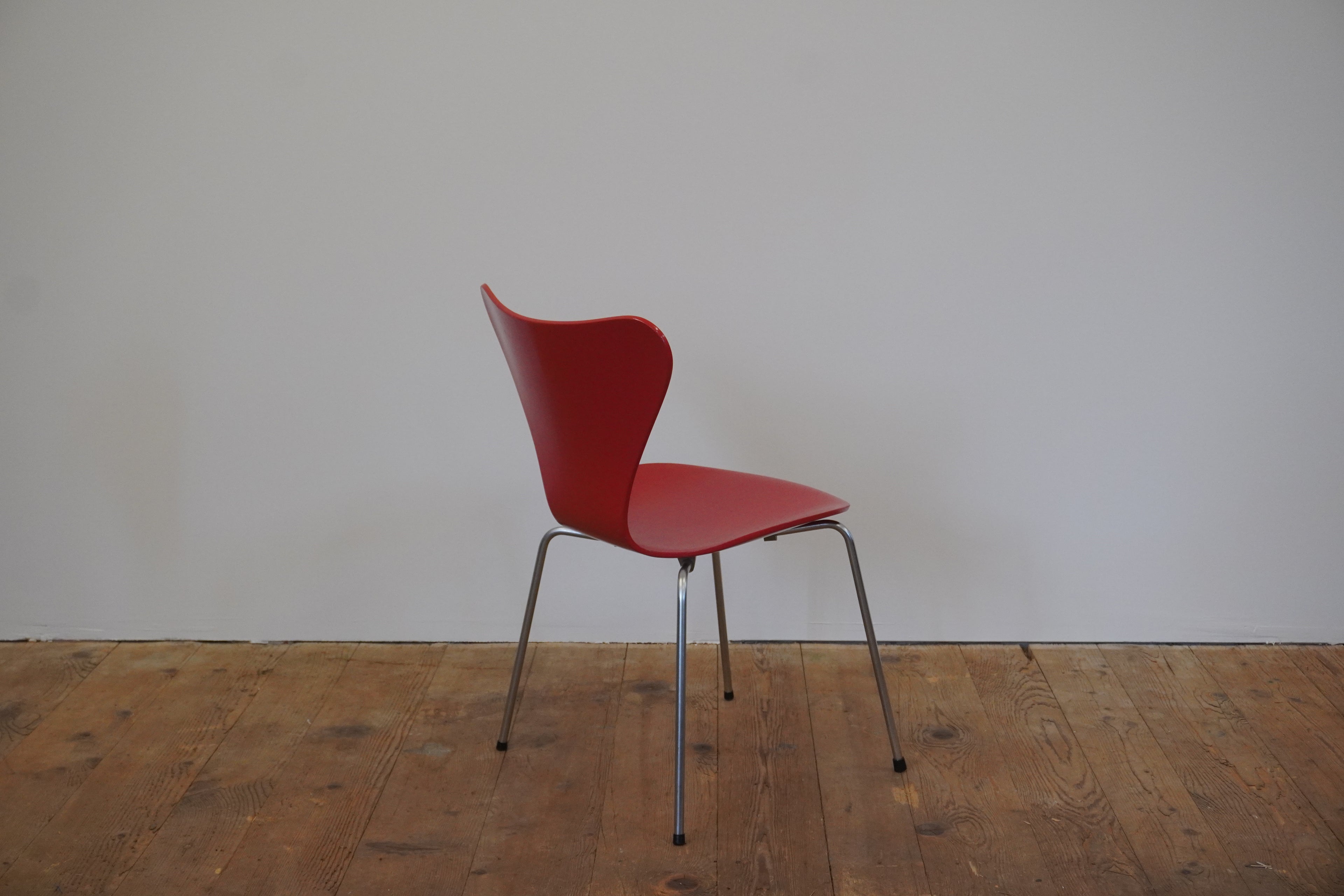 Fritz Hansen Serie 7 rot 3107 Arne Jacobsen