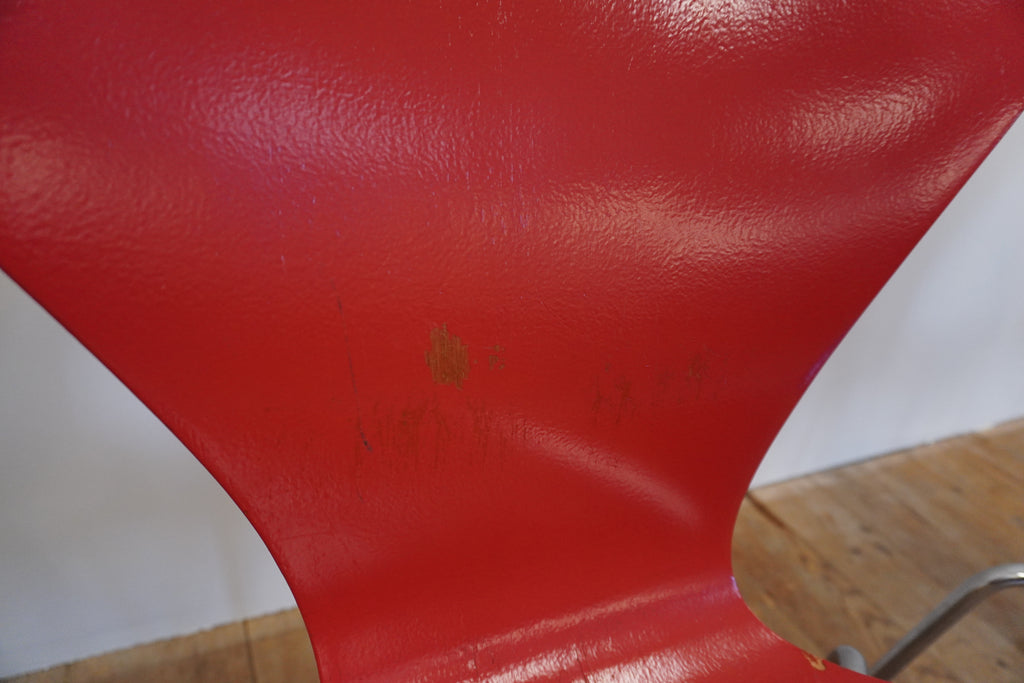 Fritz Hansen Serie 7 rot 3107 Arne Jacobsen