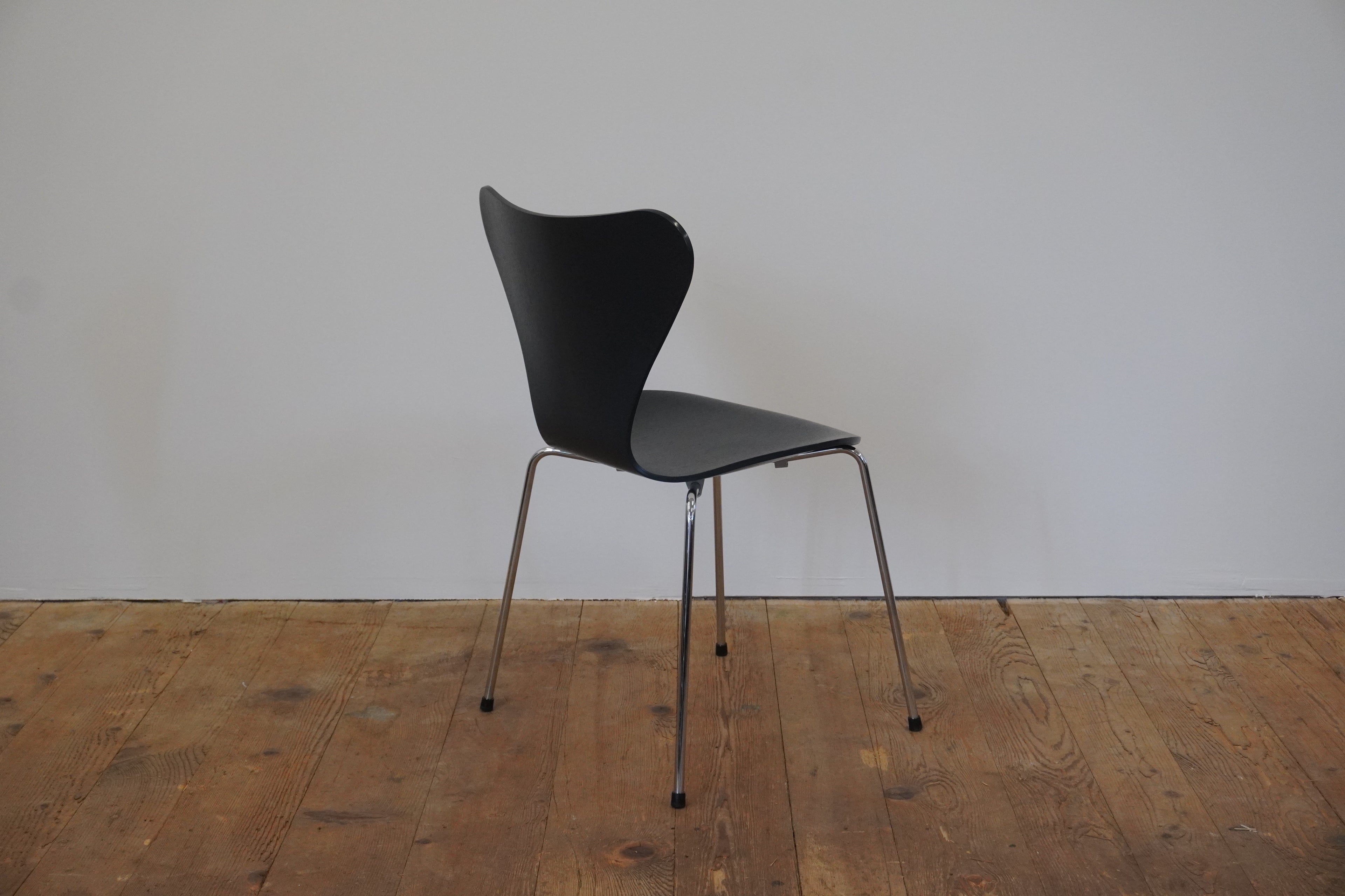 Fritz Hansen Serie 7 anthrazit 3107 Arne Jacobsen