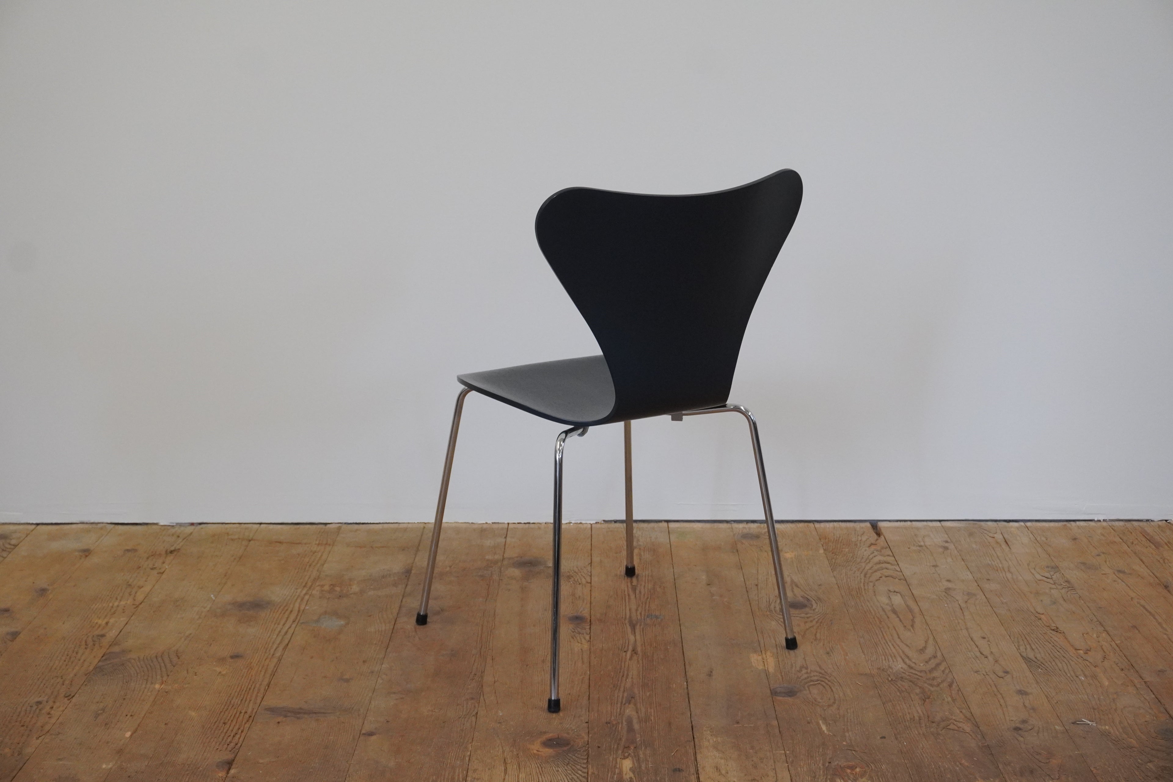 Fritz Hansen Serie 7 anthrazit 3107 Arne Jacobsen