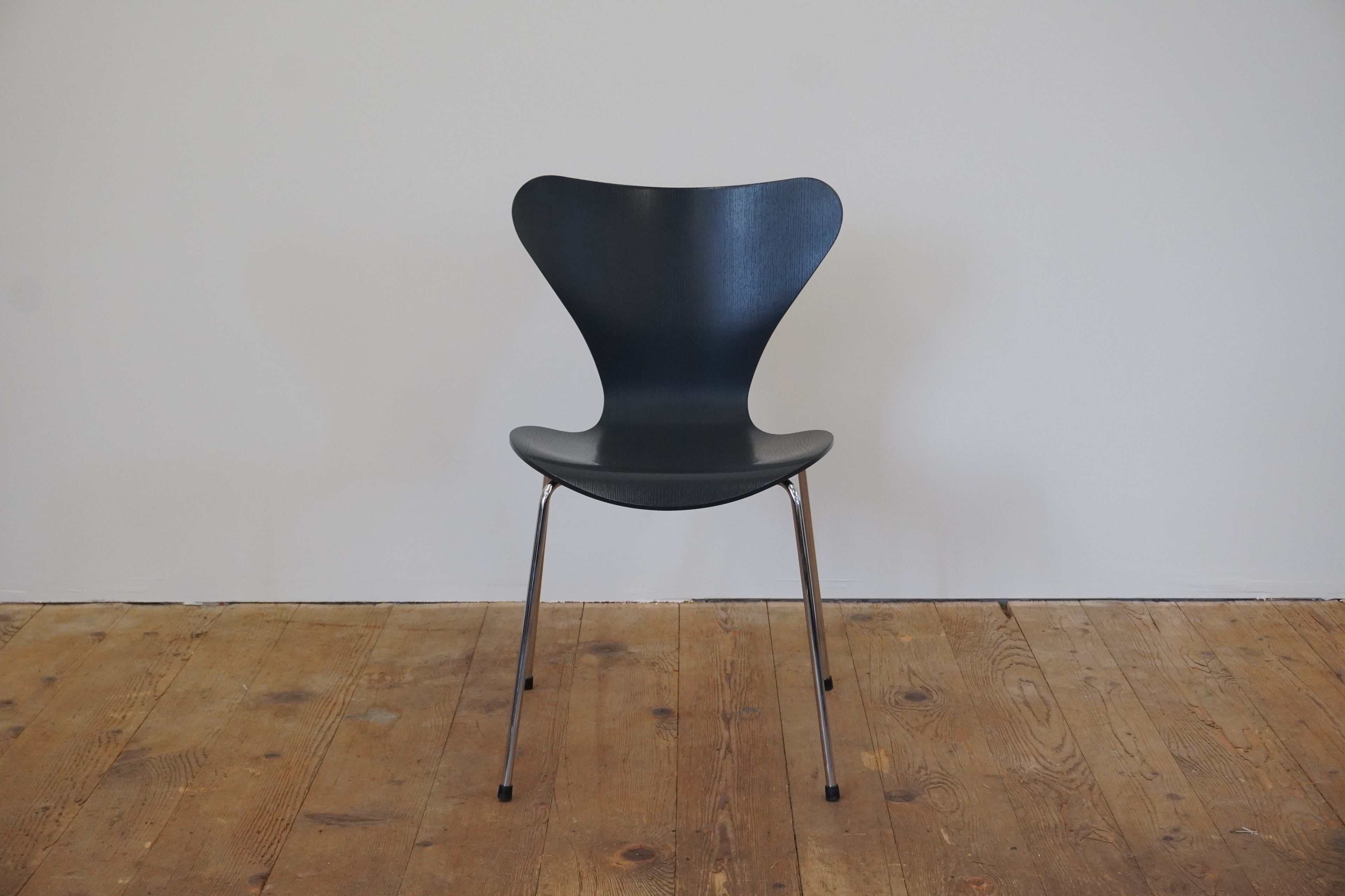 Fritz Hansen Serie 7 anthrazit 3107 Arne Jacobsen