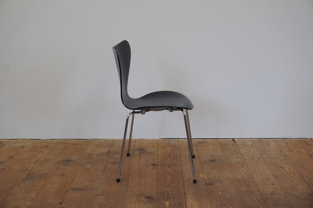 Fritz Hansen Serie 7 anthrazit 3107 Arne Jacobsen